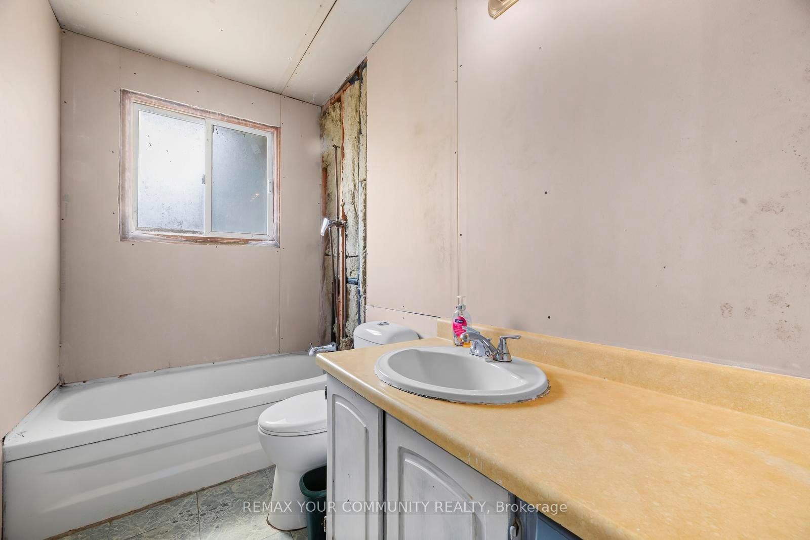 566 Highland Crescent Property Photo 12