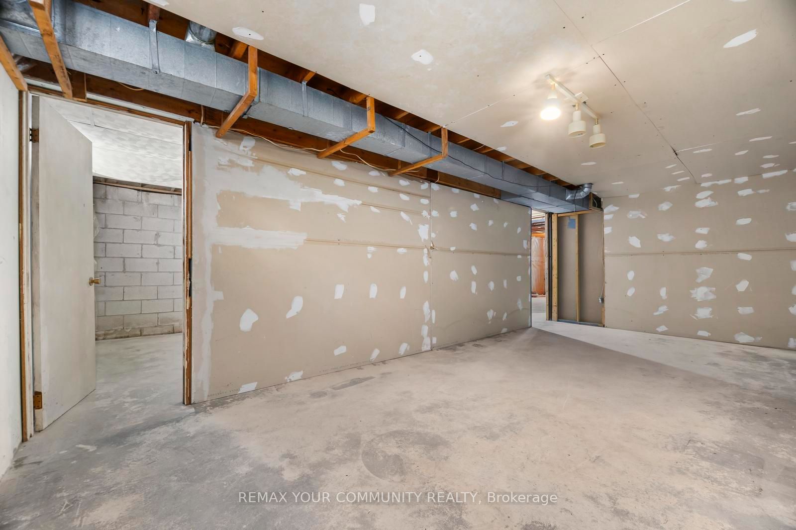 566 Highland Crescent Property Photo 17
