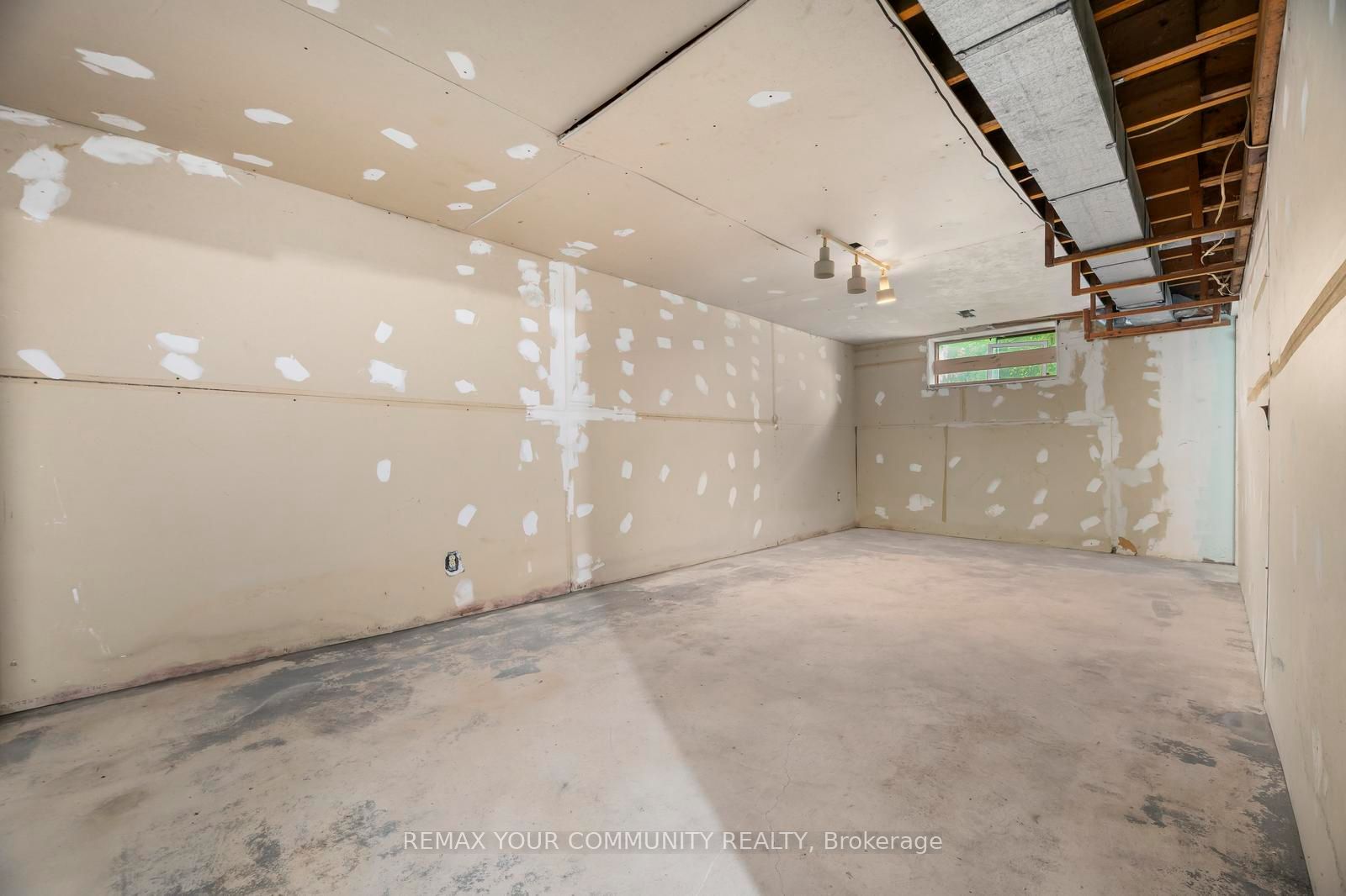 566 Highland Crescent Property Photo 18