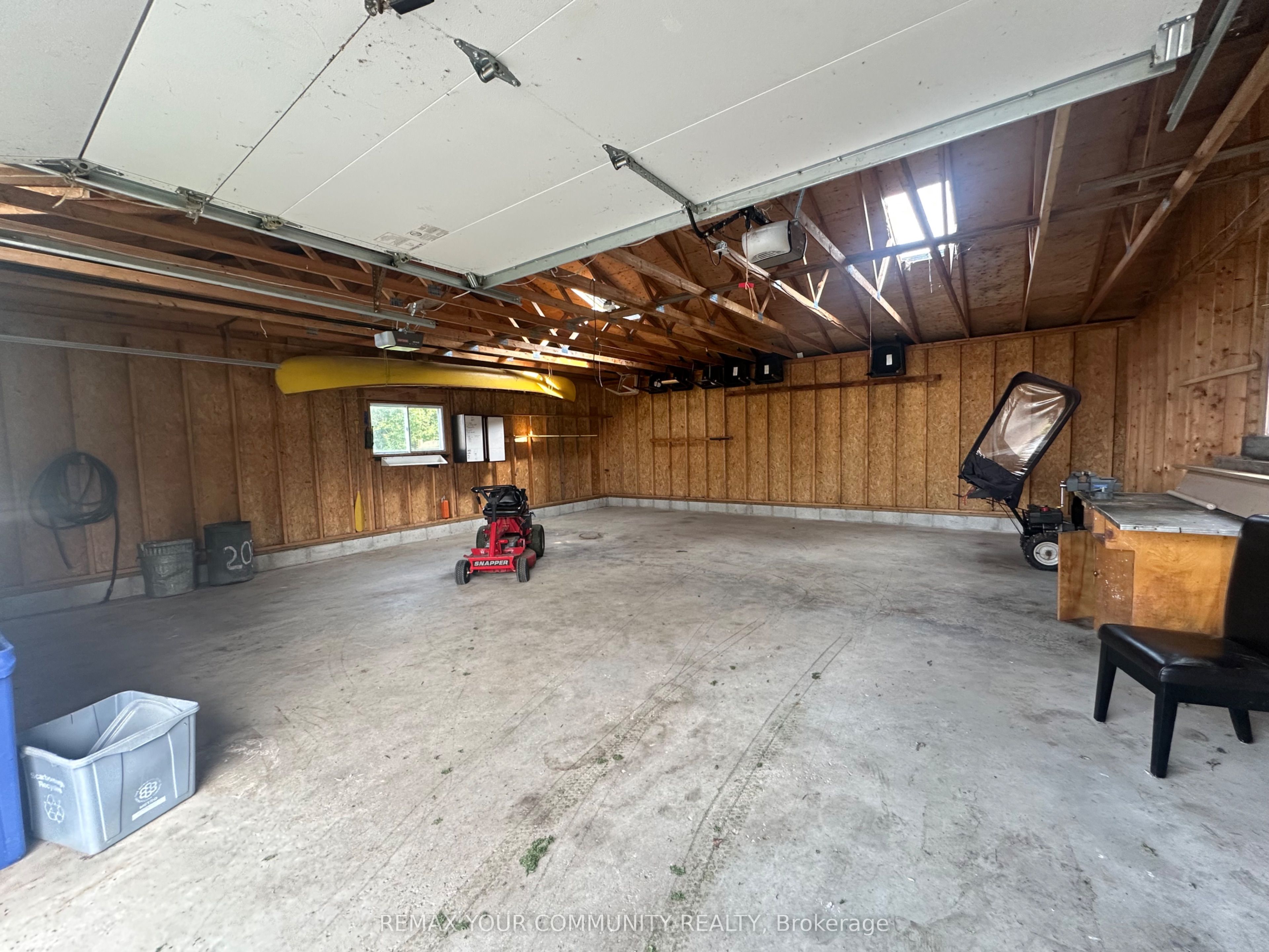 203 Lake Drive E Property Photo 6