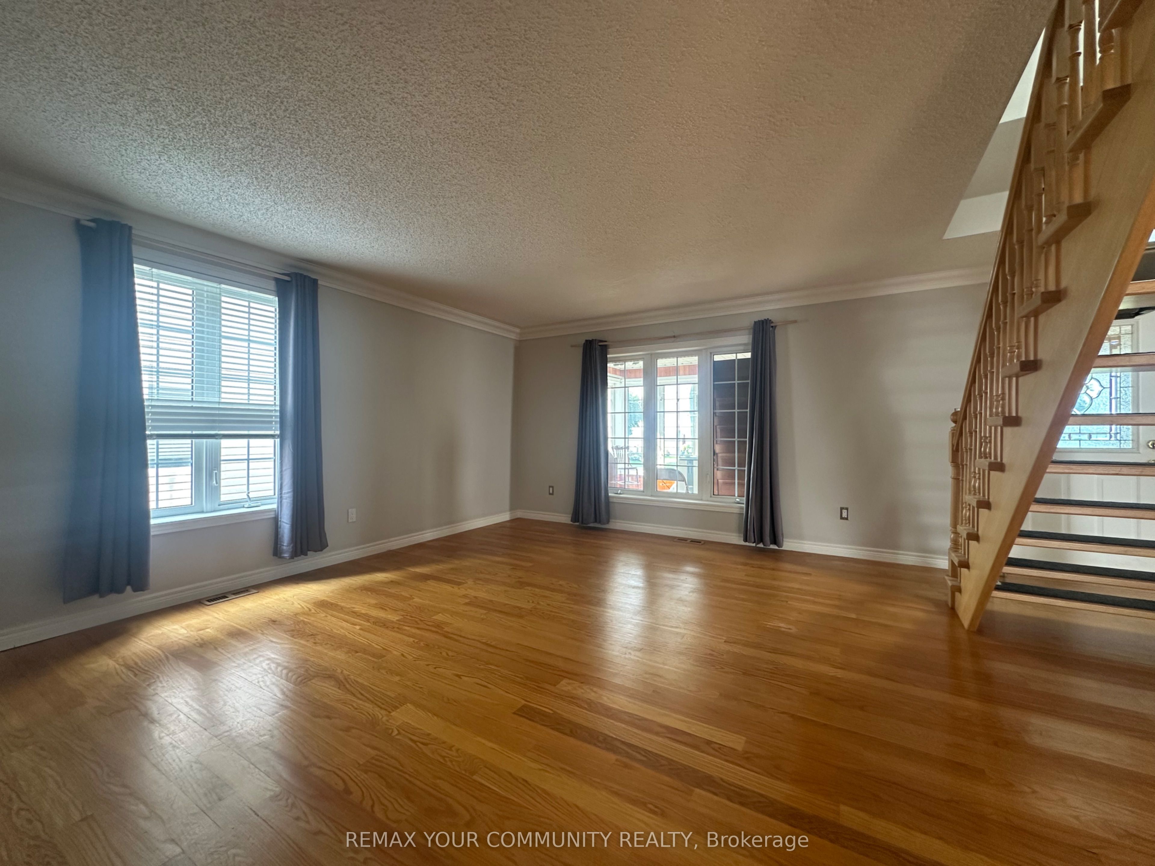 203 Lake Drive E Property Photo 12