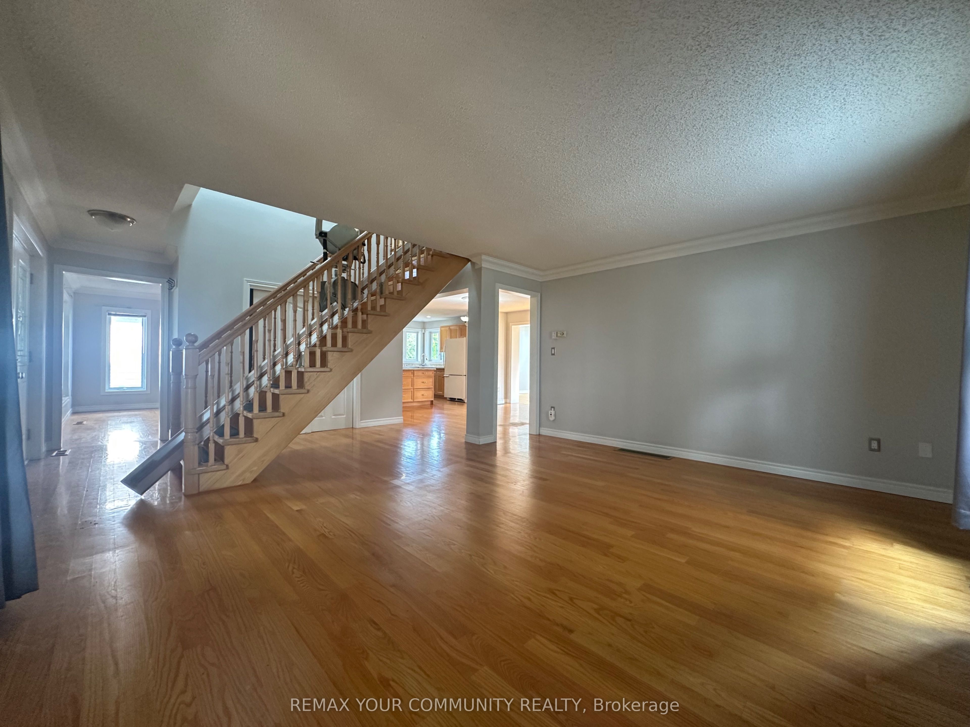 203 Lake Drive E Property Photo 13