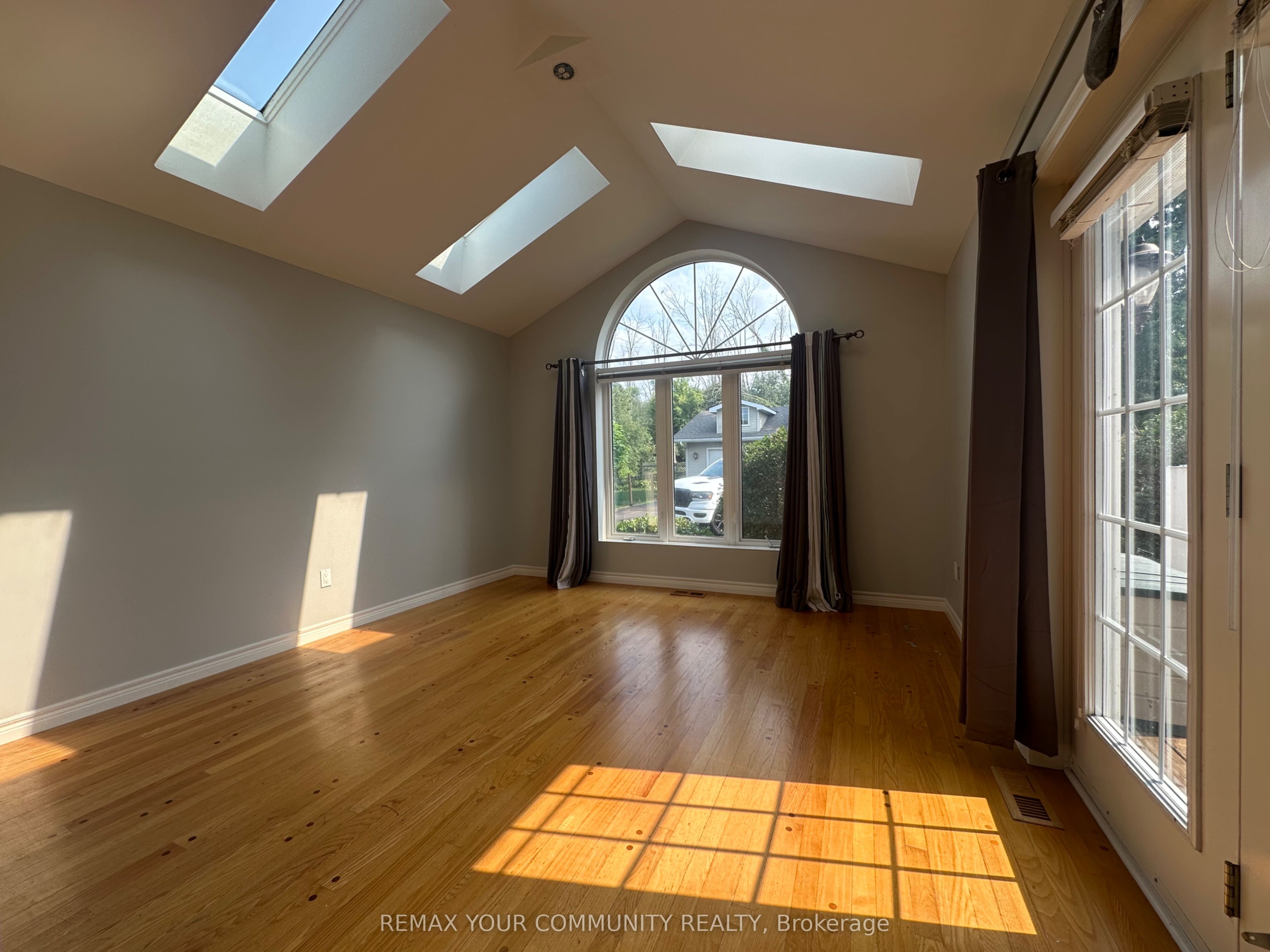 203 Lake Drive E Property Photo 16