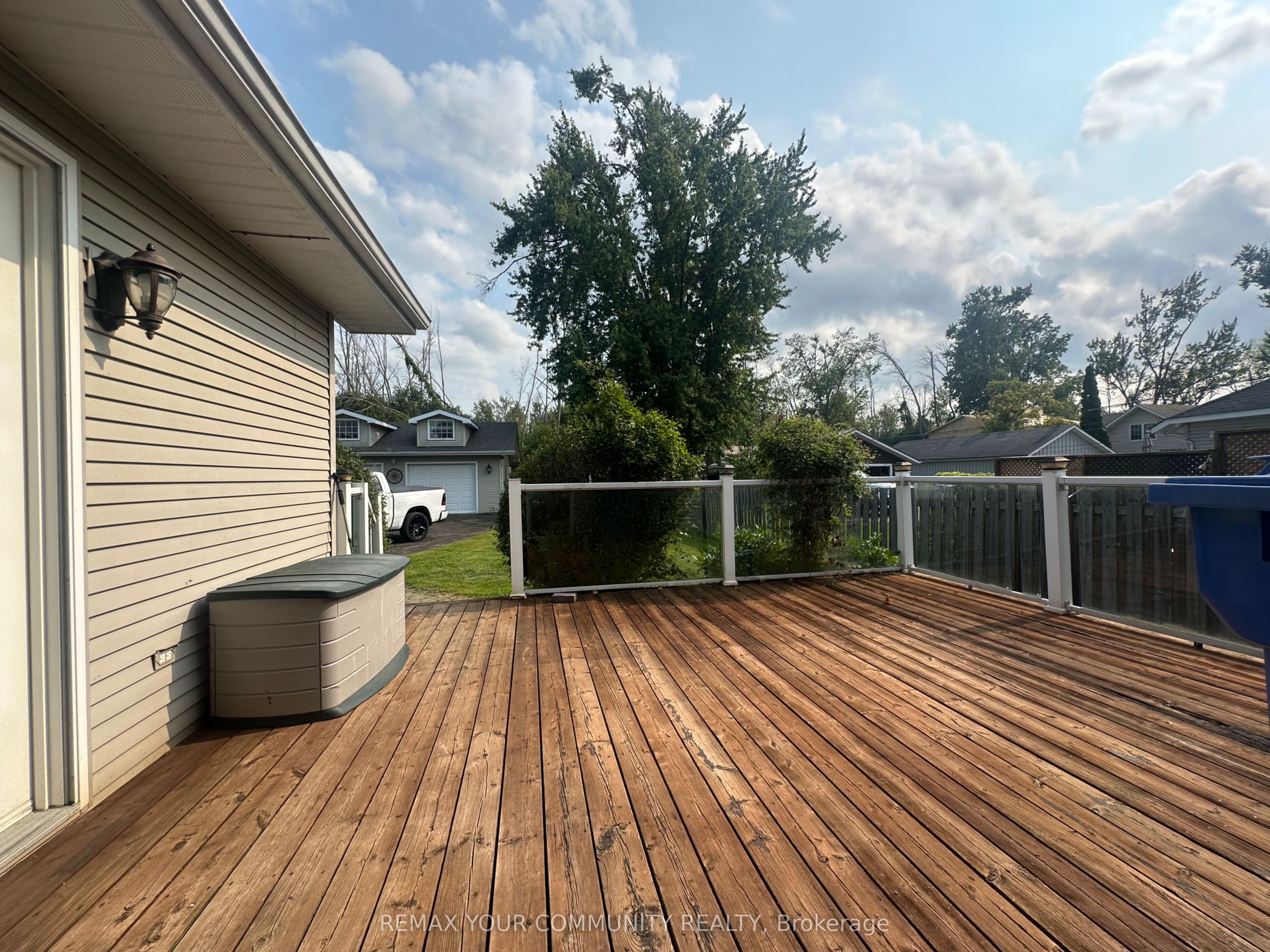 203 Lake Drive E Property Photo 22