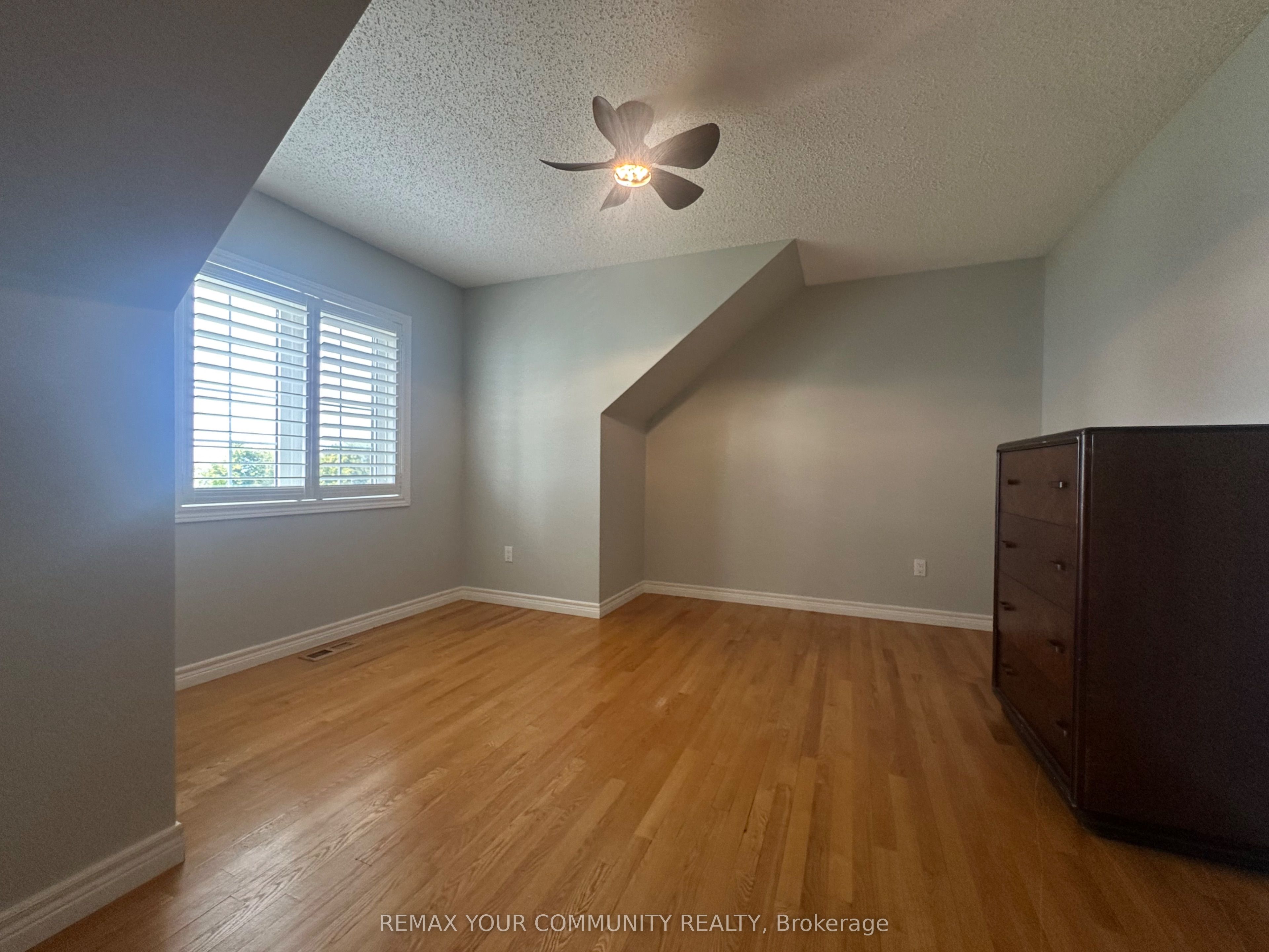 203 Lake Drive E Property Photo 27