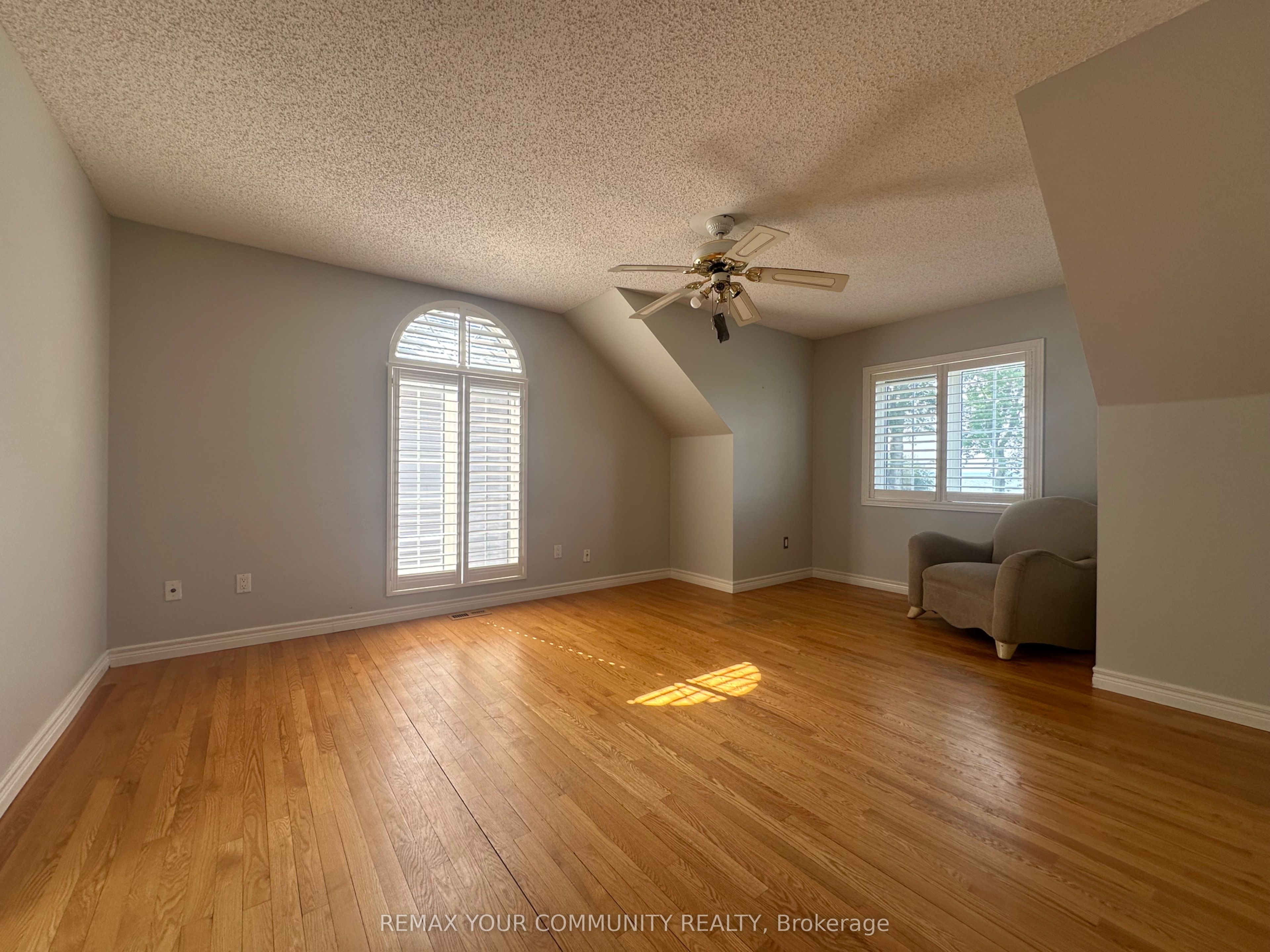 203 Lake Drive E Property Photo 28