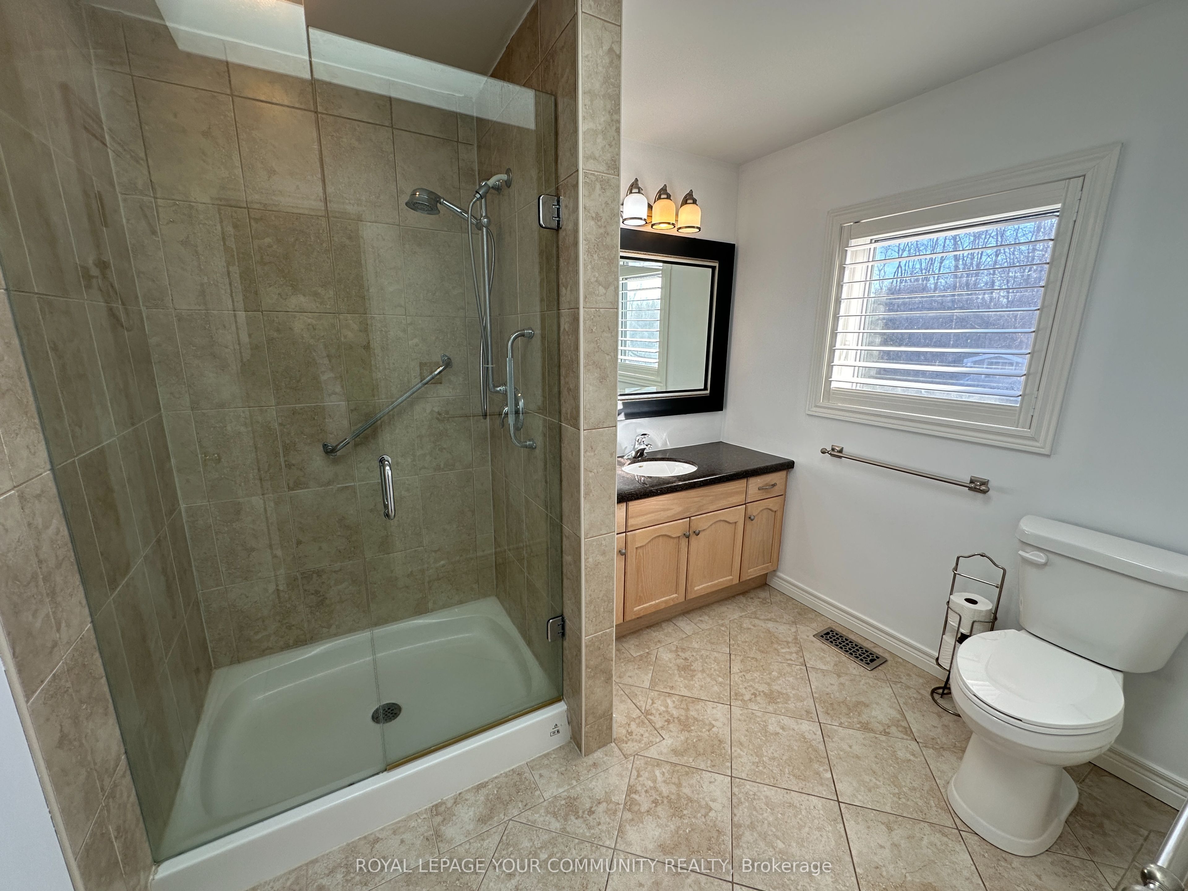 203 Lake Drive E Property Photo 29