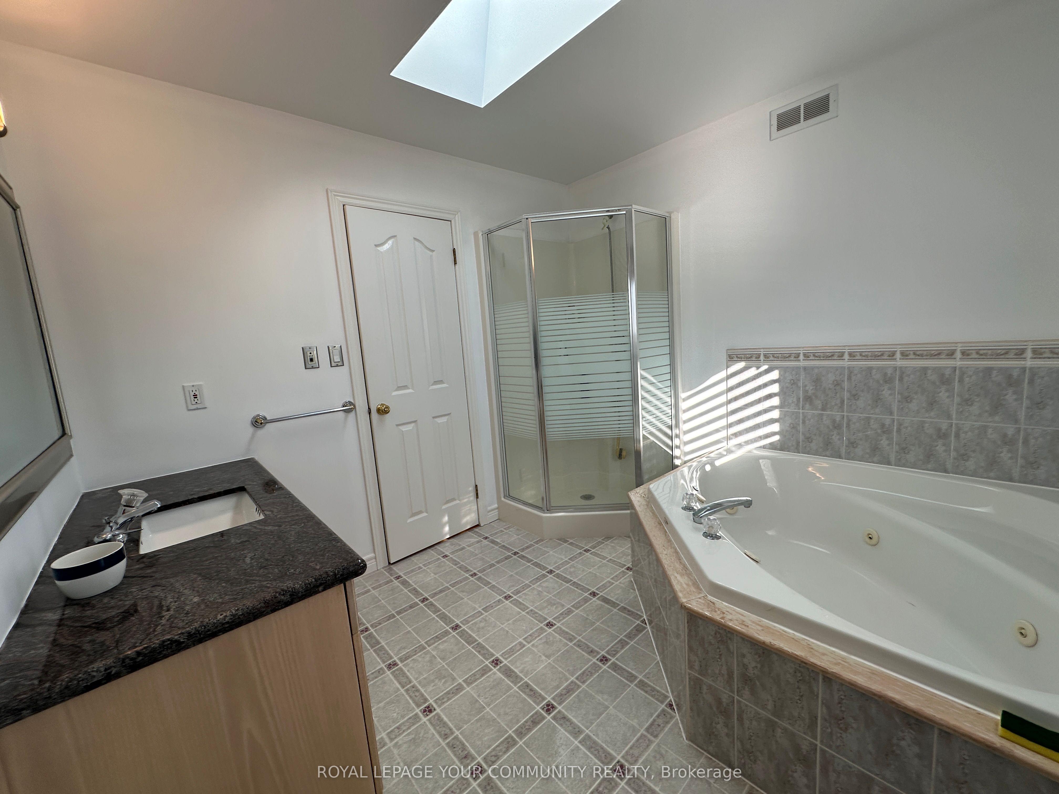 203 Lake Drive E Property Photo 32
