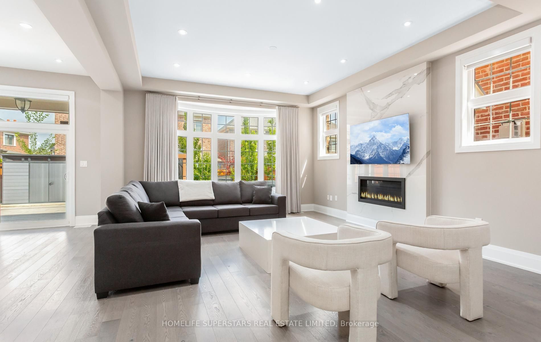12 John Henry Street Property Photo 6