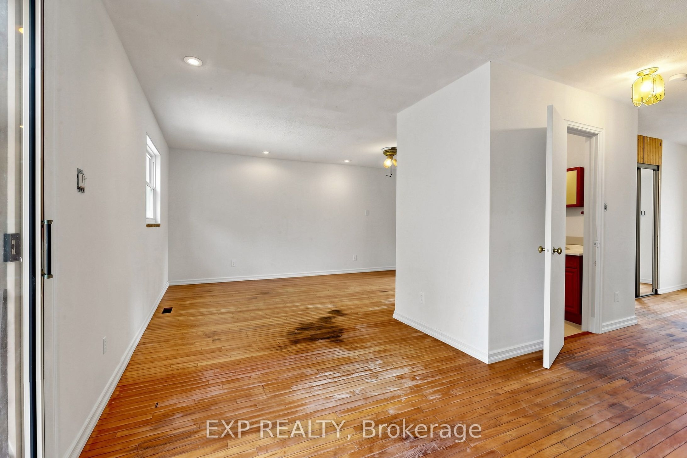 146 Bessborough Drive Property Photo 6