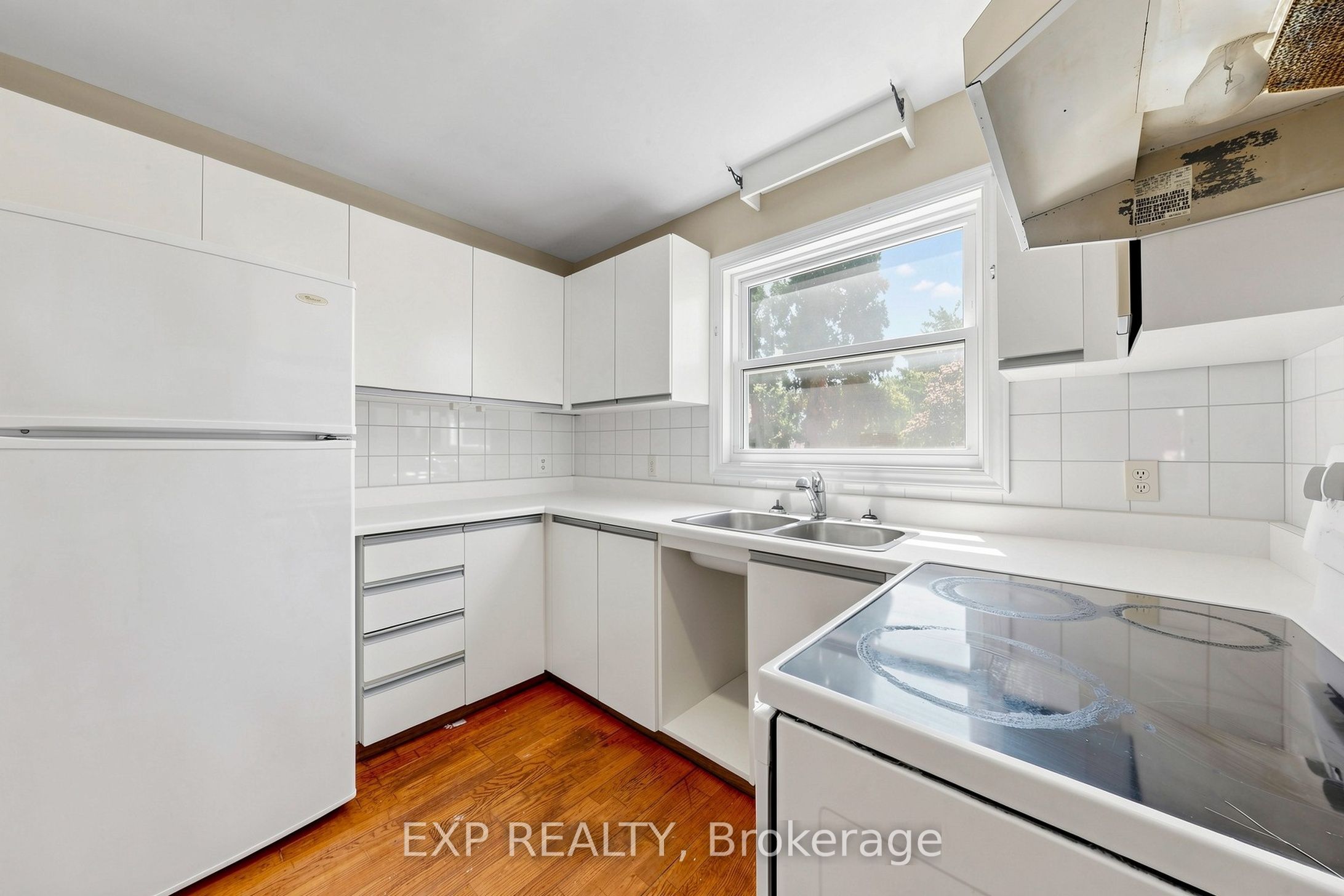 146 Bessborough Drive Property Photo 13
