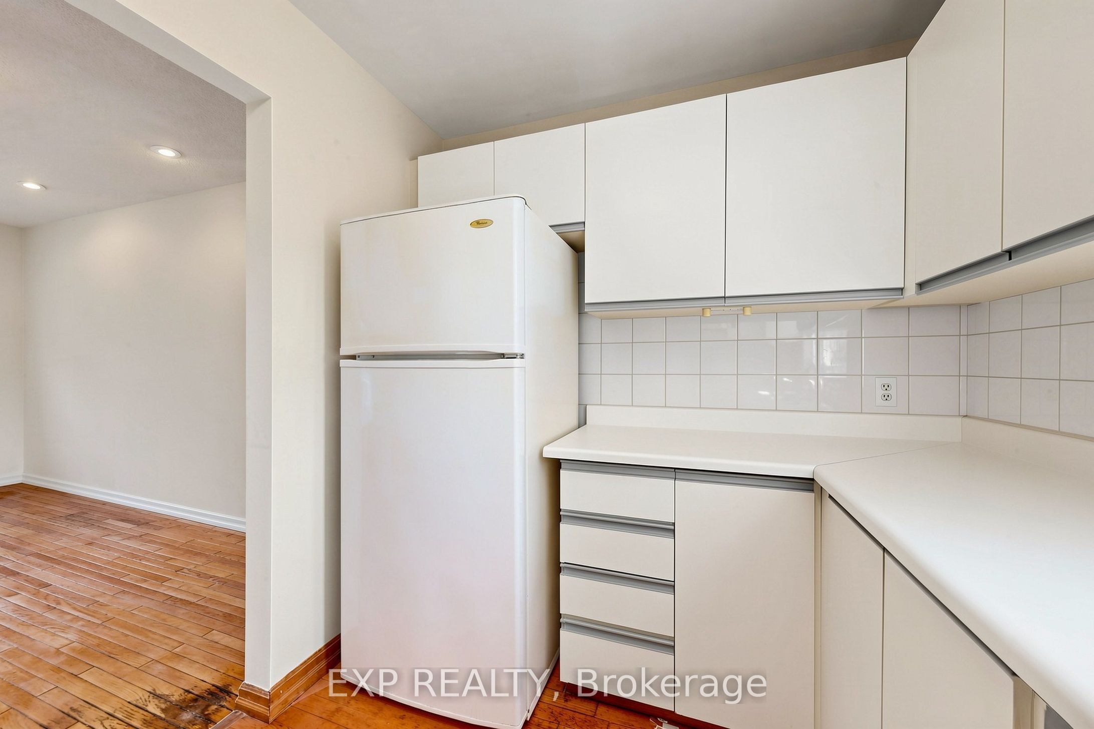 146 Bessborough Drive Property Photo 14