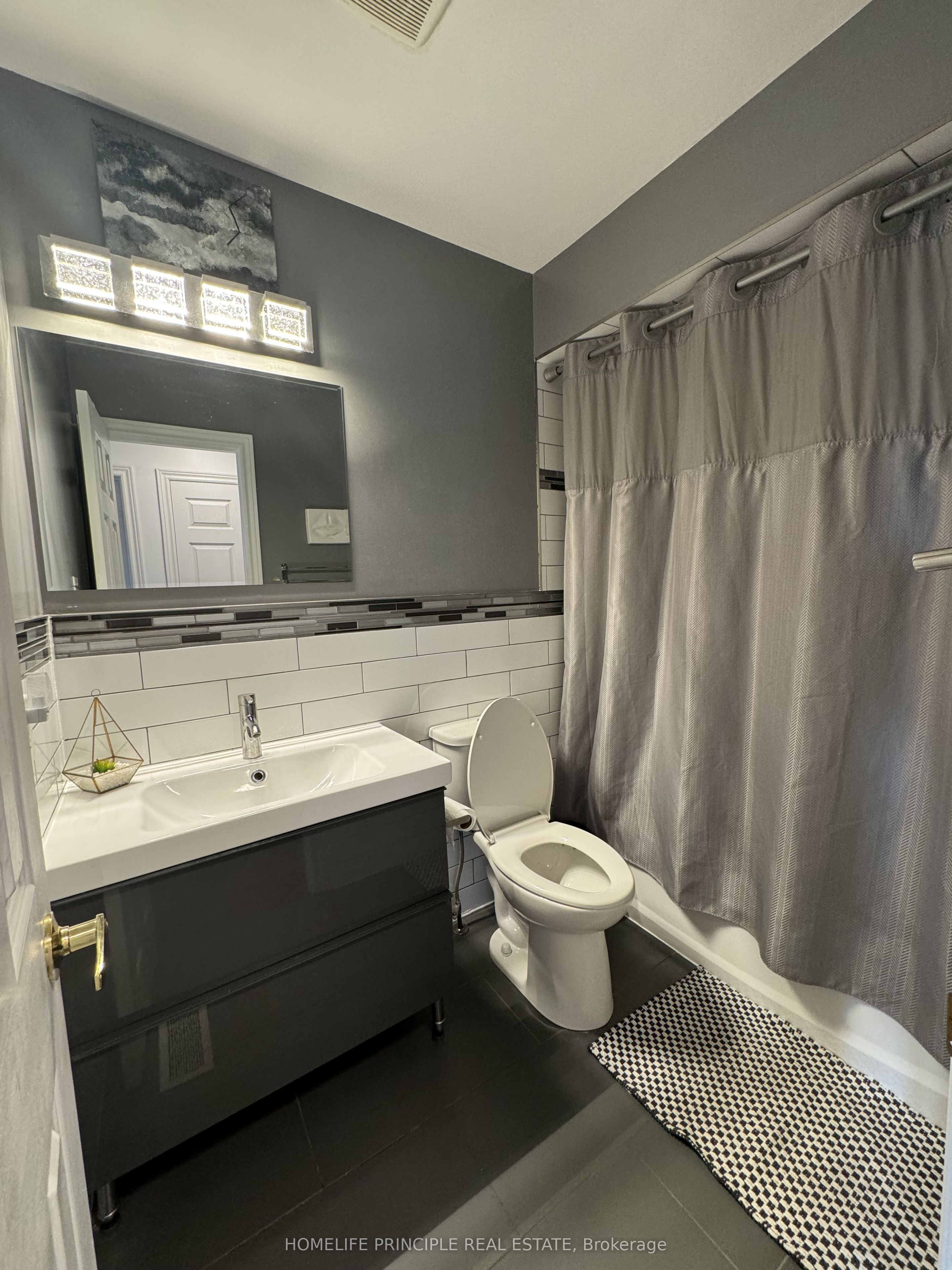 18 D'amato Crescent E Property Photo 14