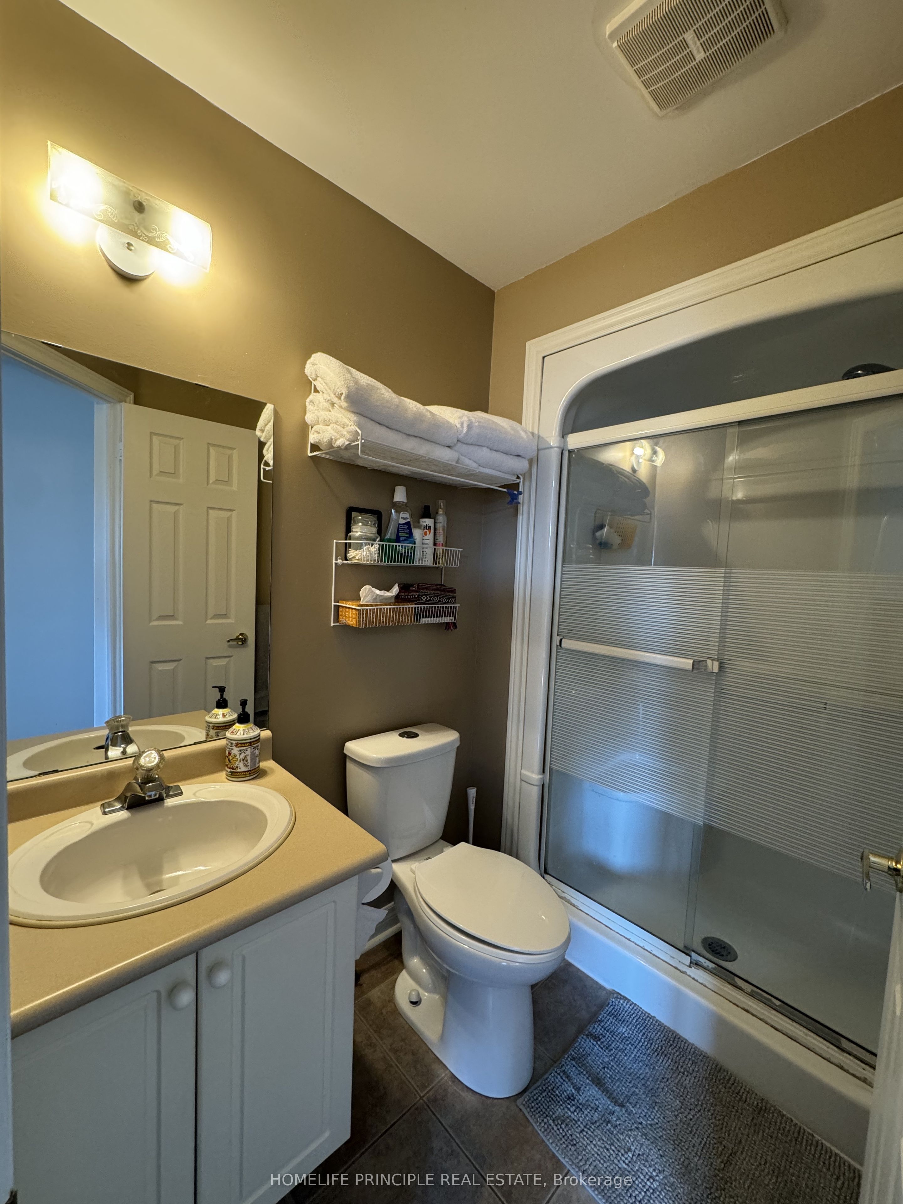 18 D'amato Crescent E Property Photo 17