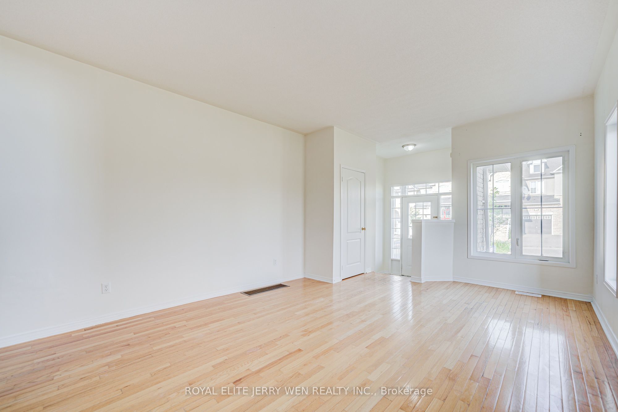 159 Lebovic Drive Property Photo 5