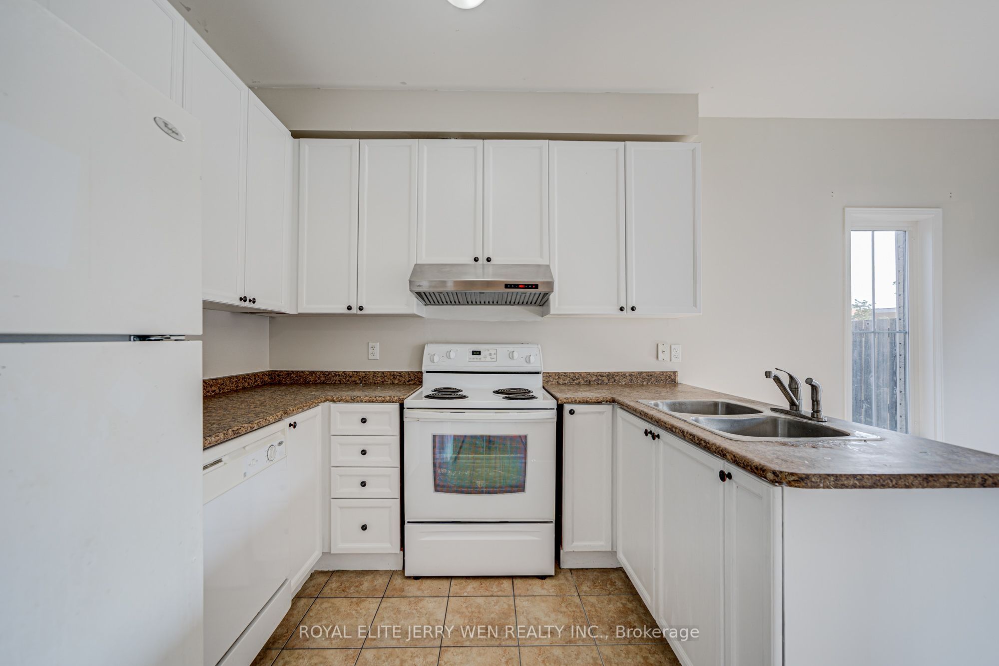 159 Lebovic Drive Property Photo 9