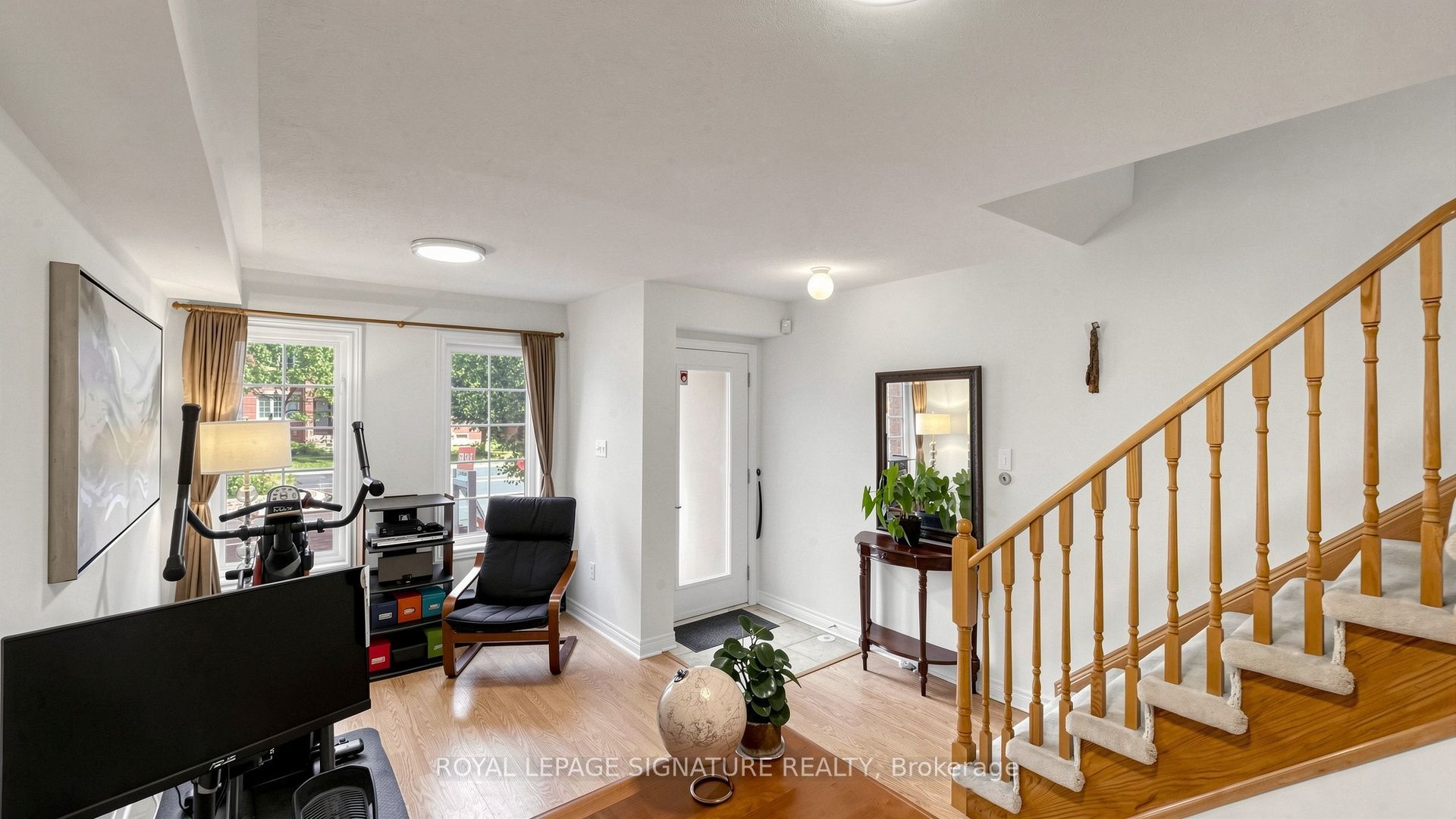 2433 Bur Oak Avenue Property Photo 3