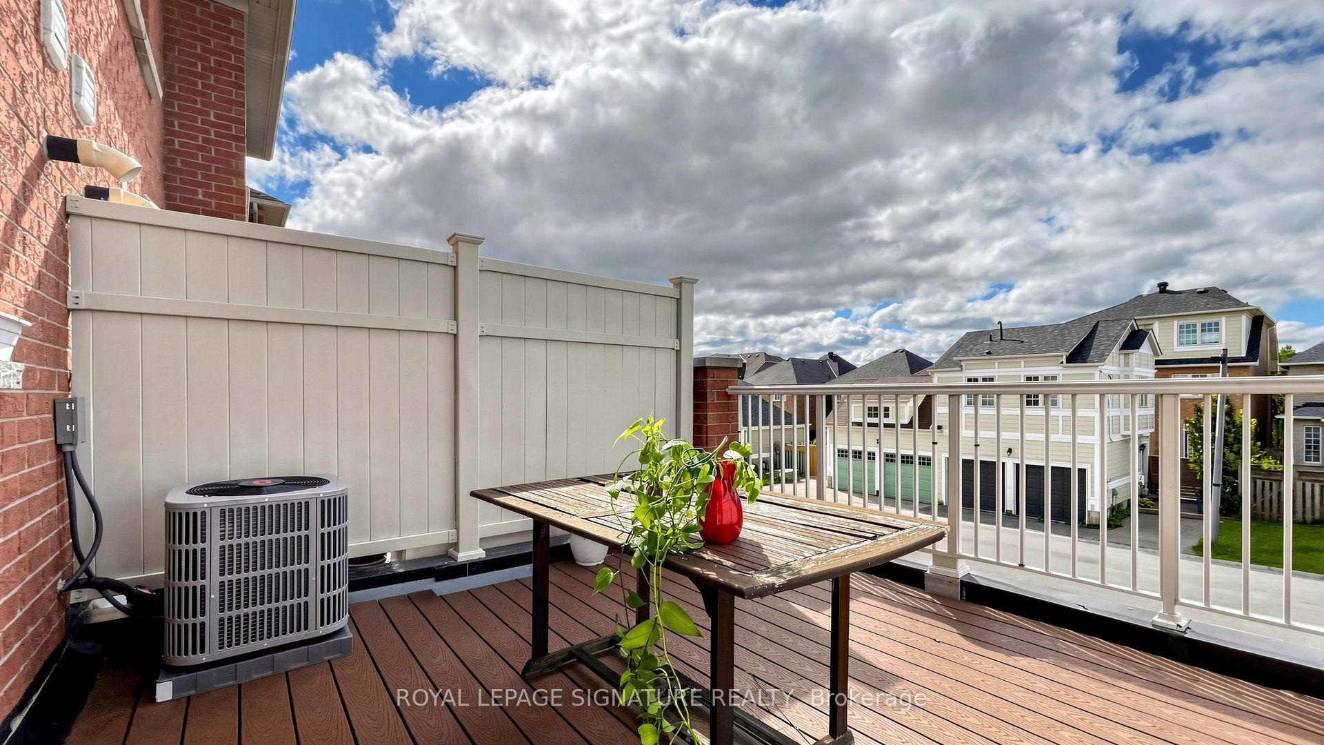 2433 Bur Oak Avenue Property Photo 8