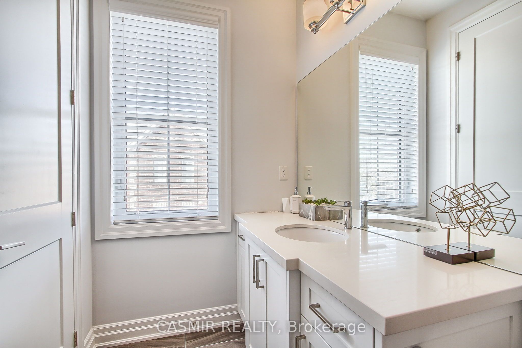 9873 Keele Street Property Photo 33