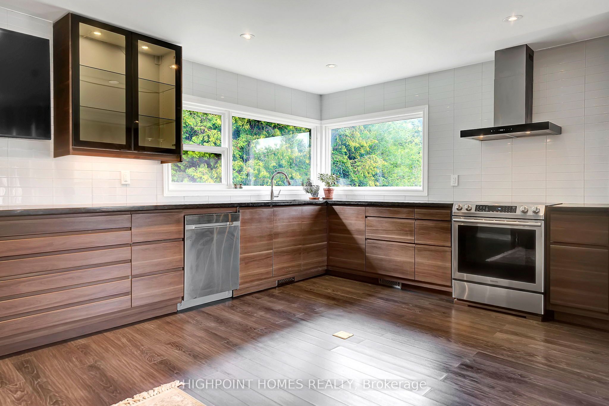 2821 Mt Albert Road Property Photo 9