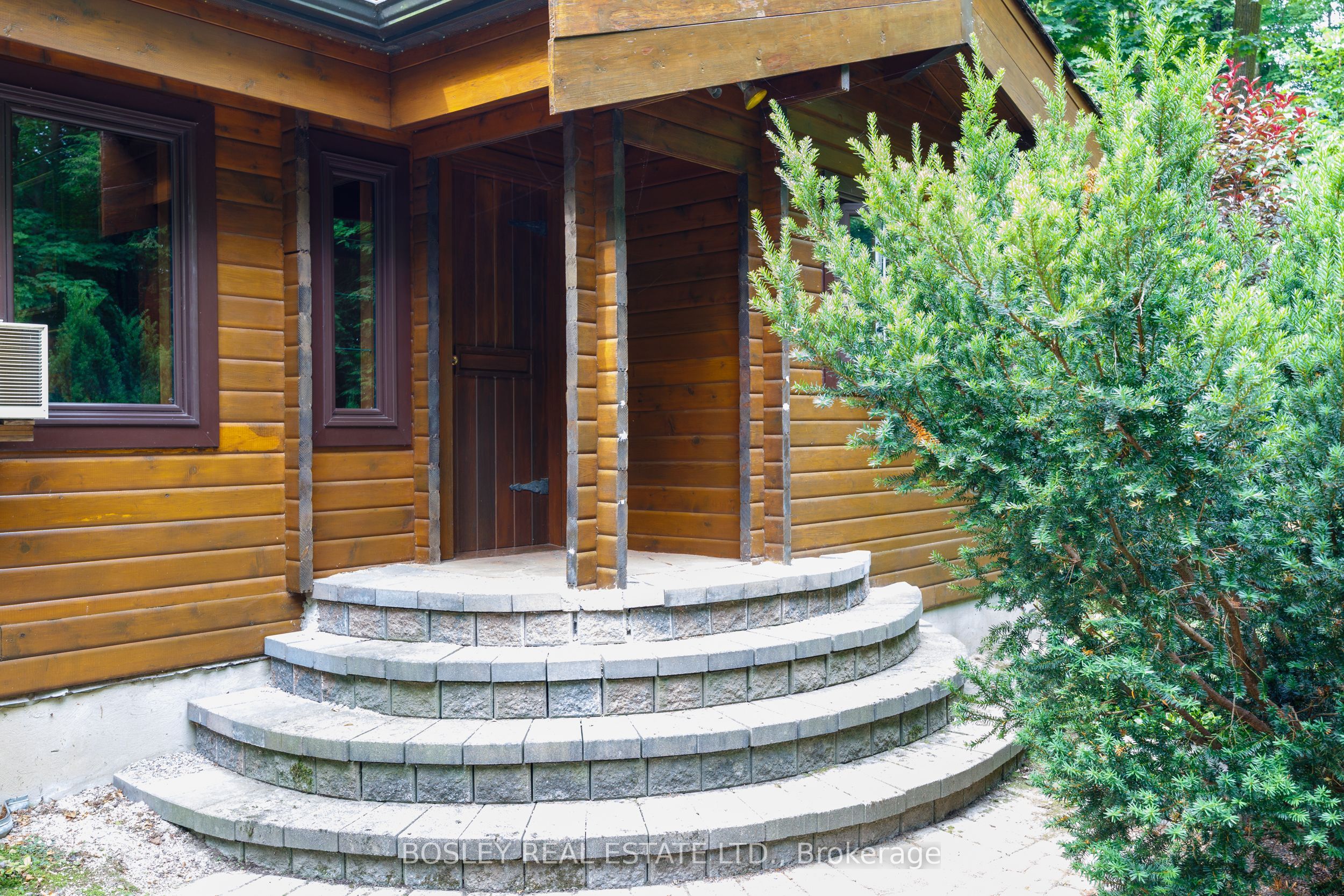 5983 5th Line Property Photo 2
