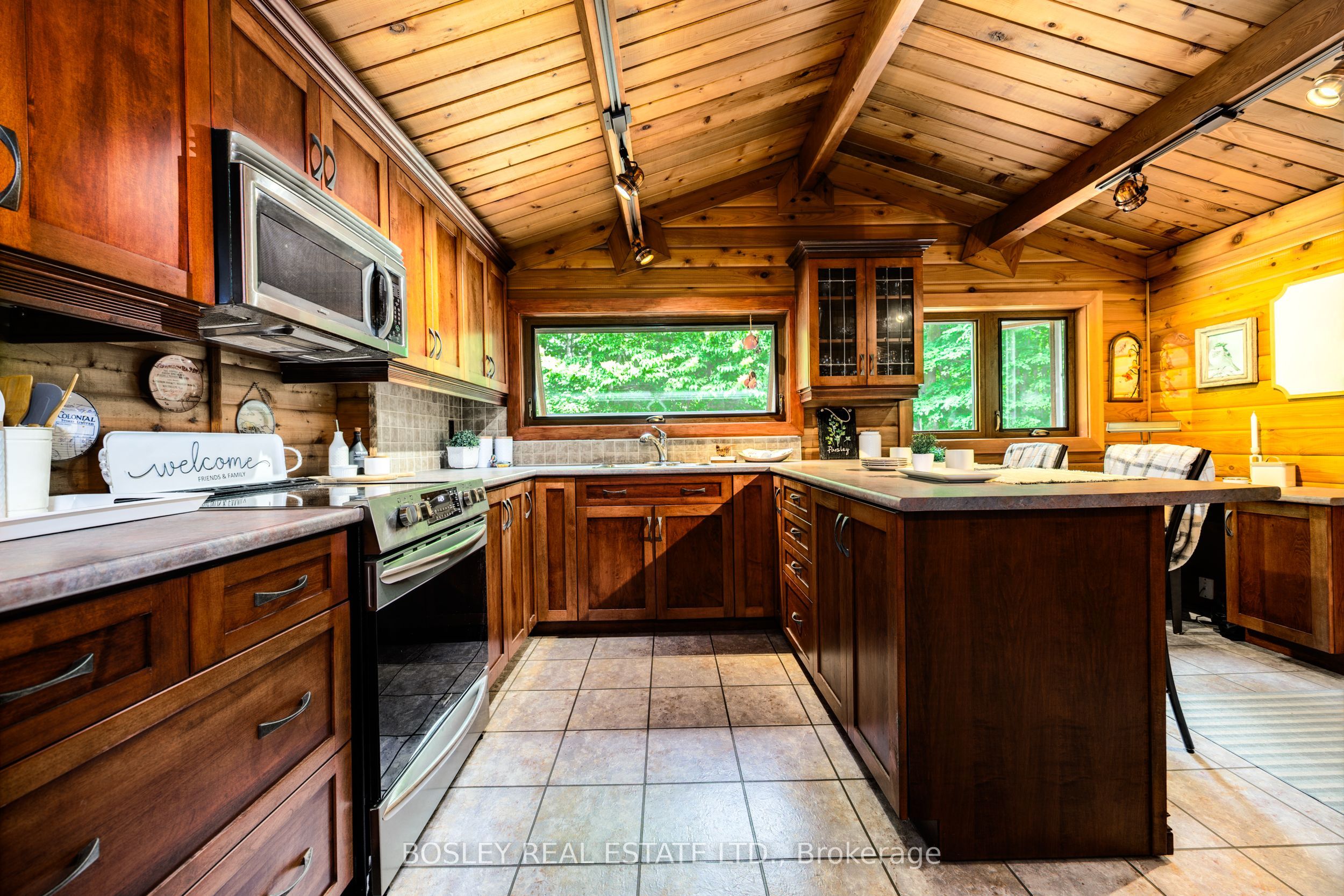 5983 5th Line Property Photo 8