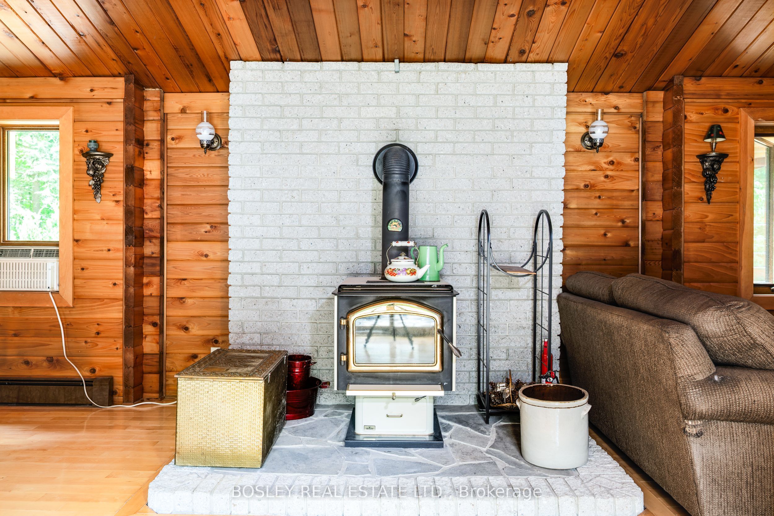 5983 5th Line Property Photo 16