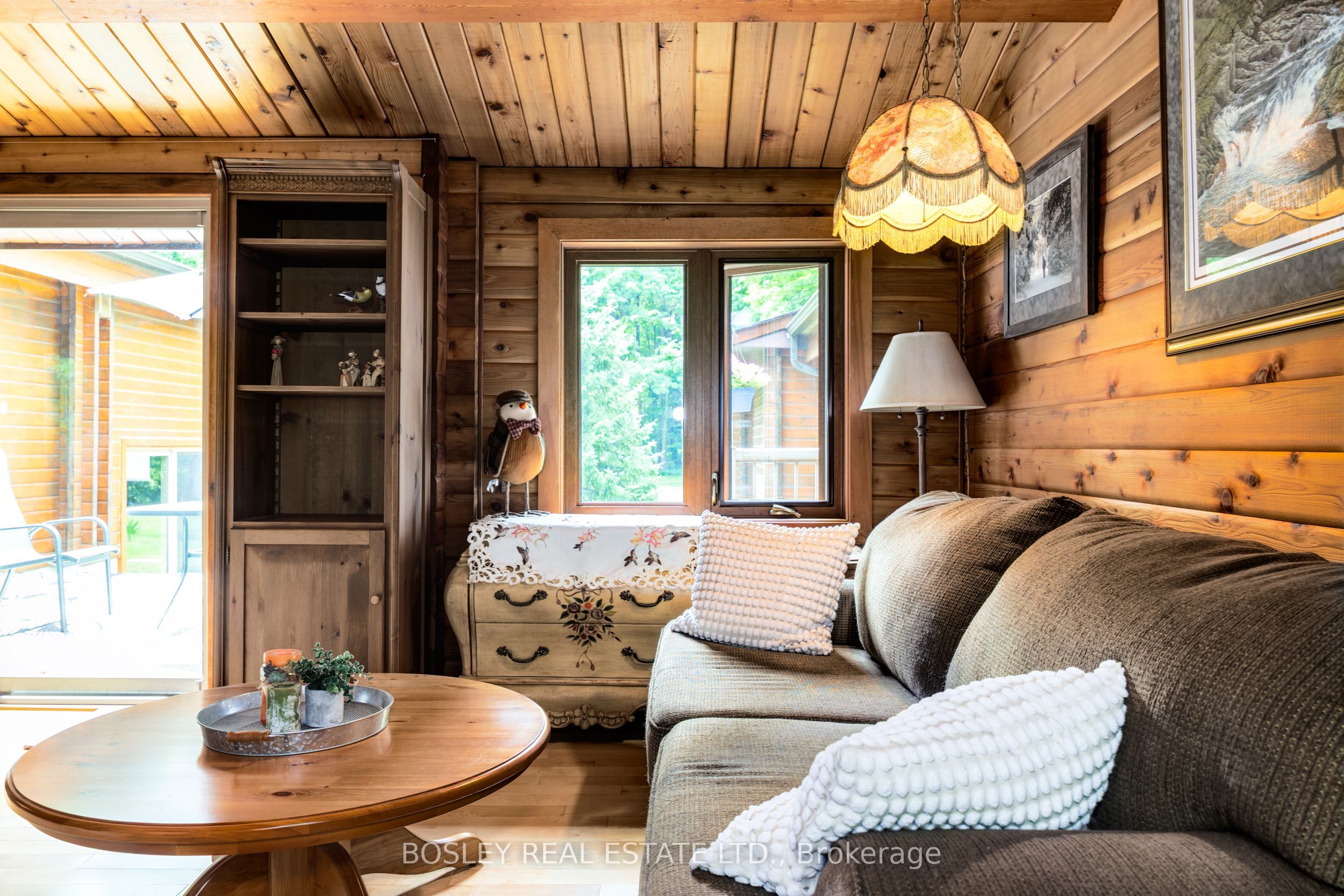 5983 5th Line Property Photo 17