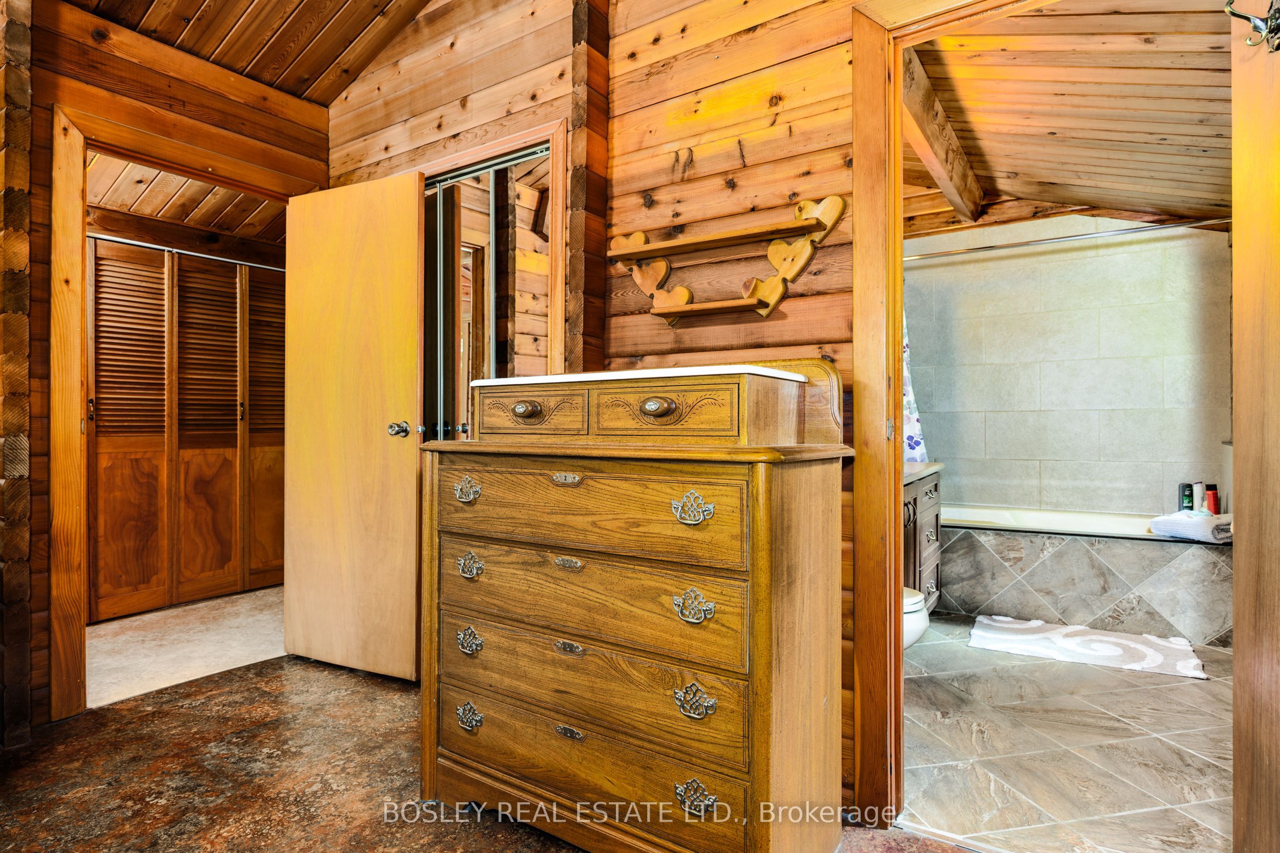 5983 5th Line Property Photo 22