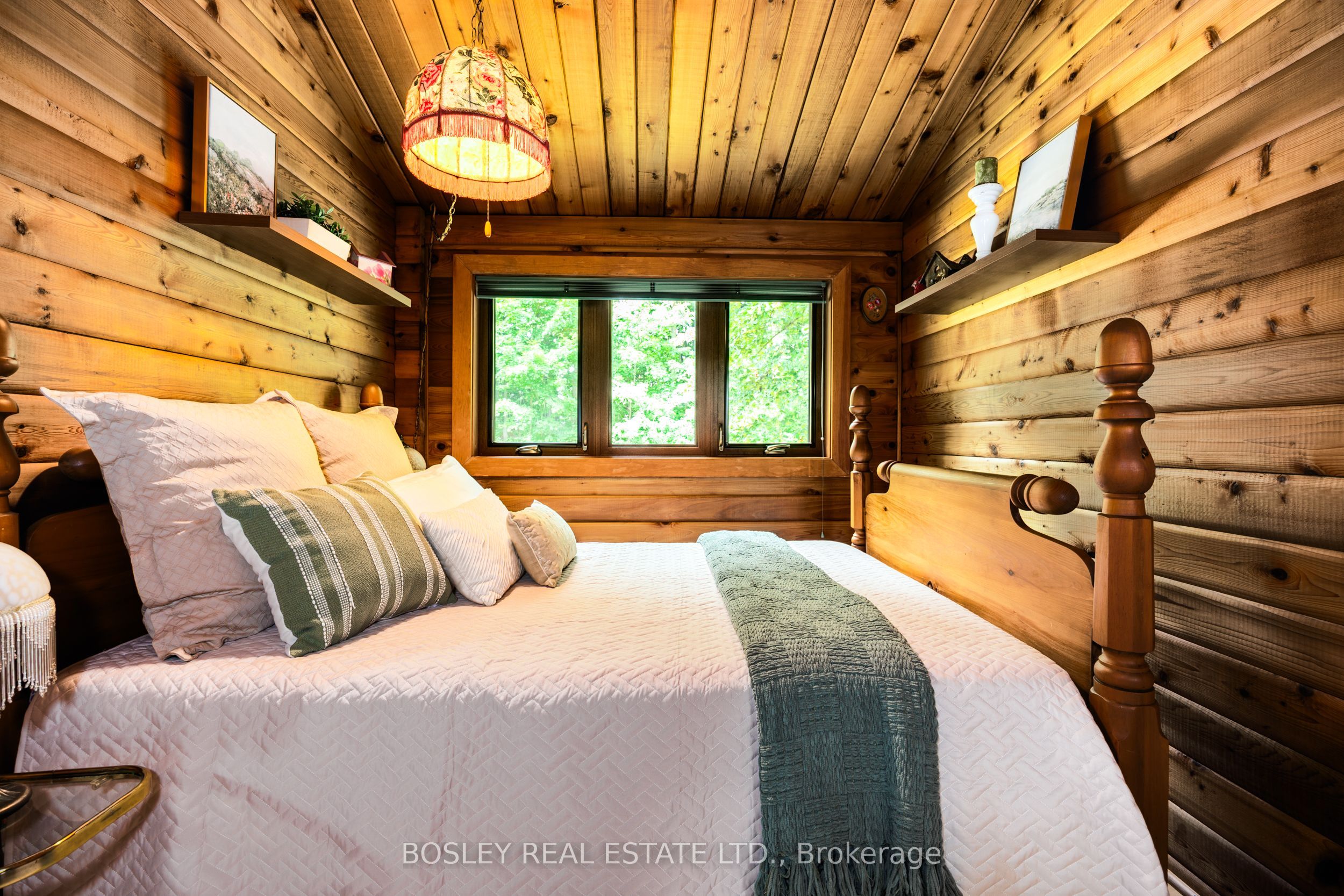 5983 5th Line Property Photo 25