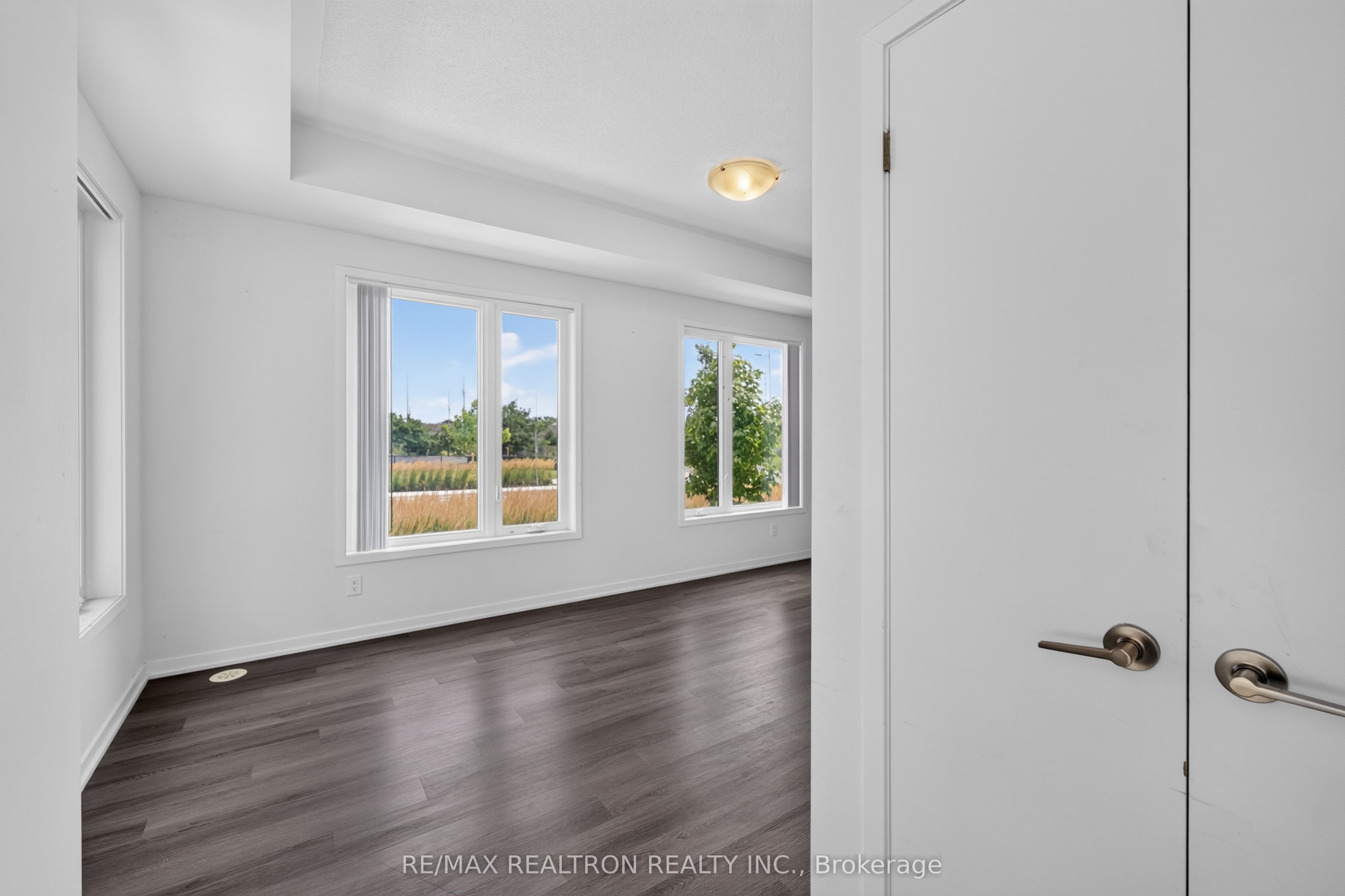 100 Honeycrisp Crescent 343 Property Photo 4