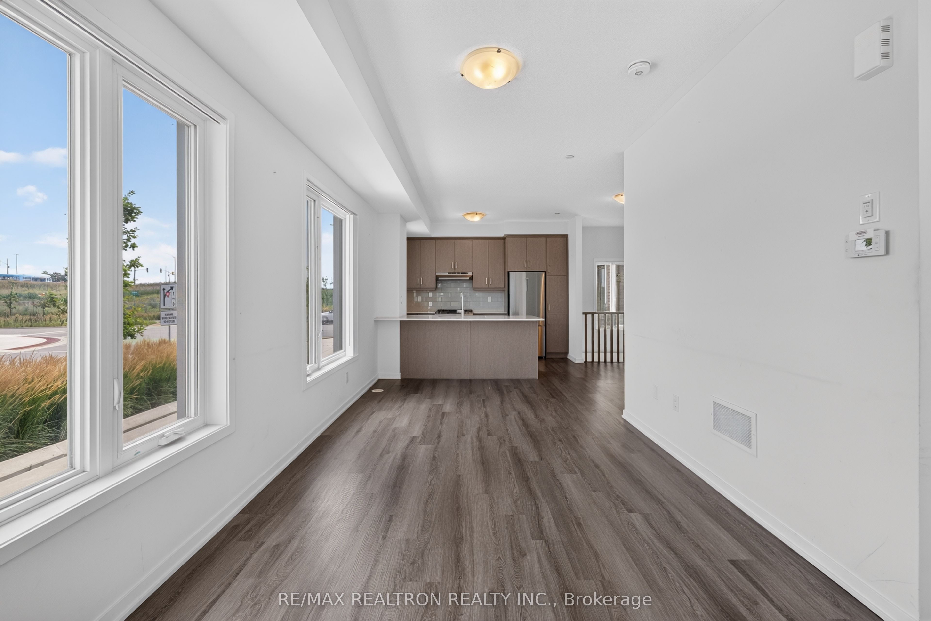 100 Honeycrisp Crescent 343 Property Photo 6