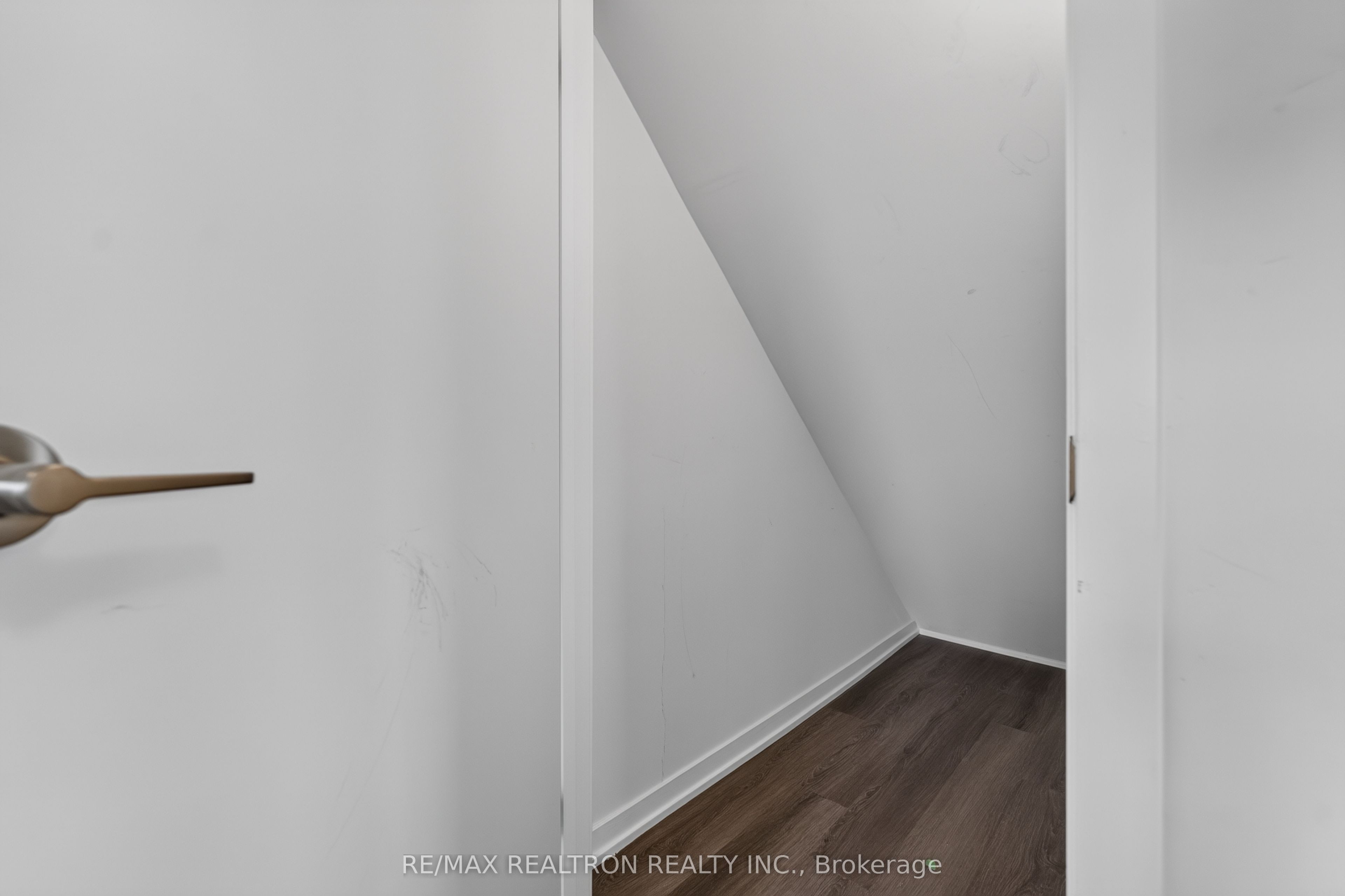 100 Honeycrisp Crescent 343 Property Photo 13