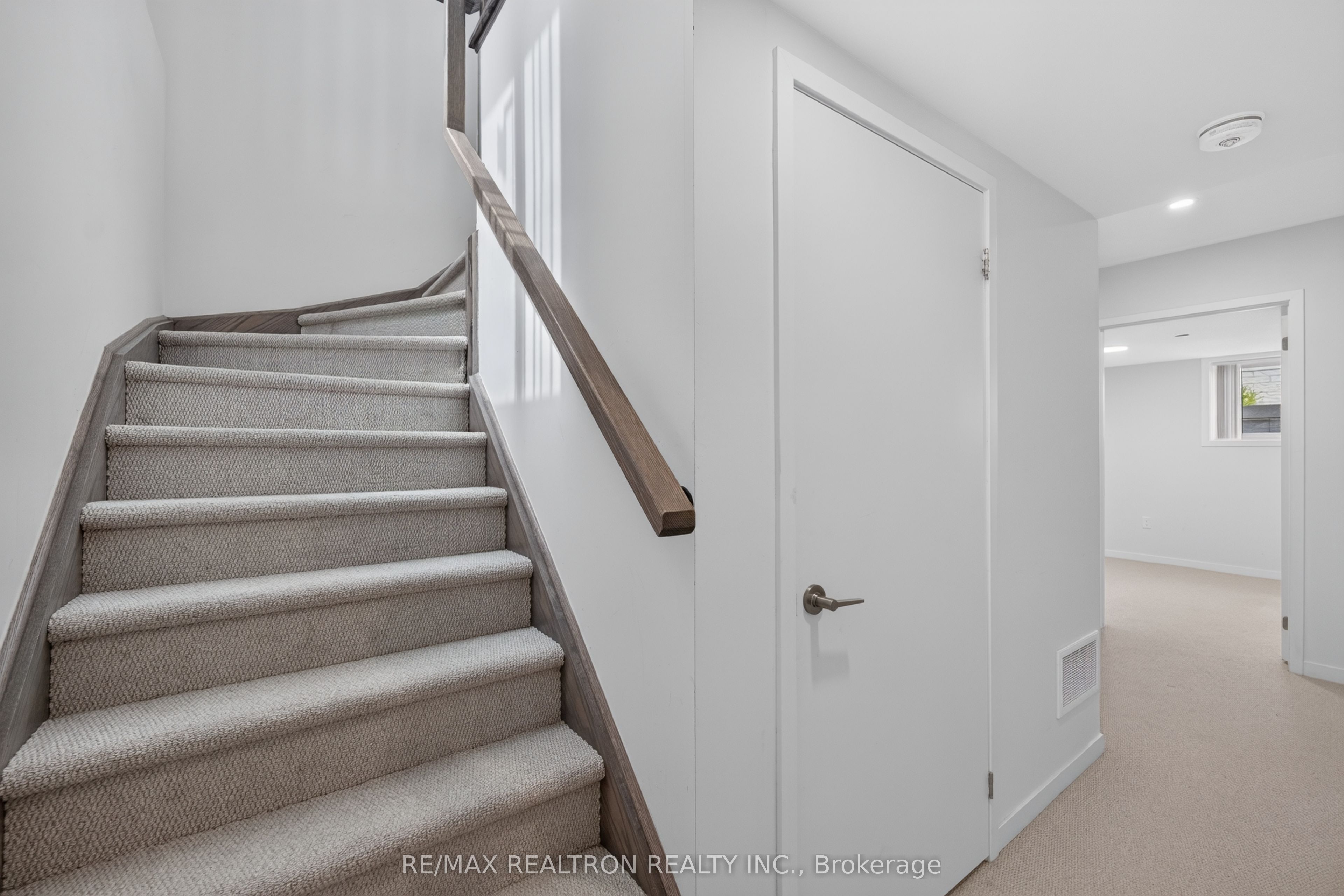 100 Honeycrisp Crescent 343 Property Photo 15