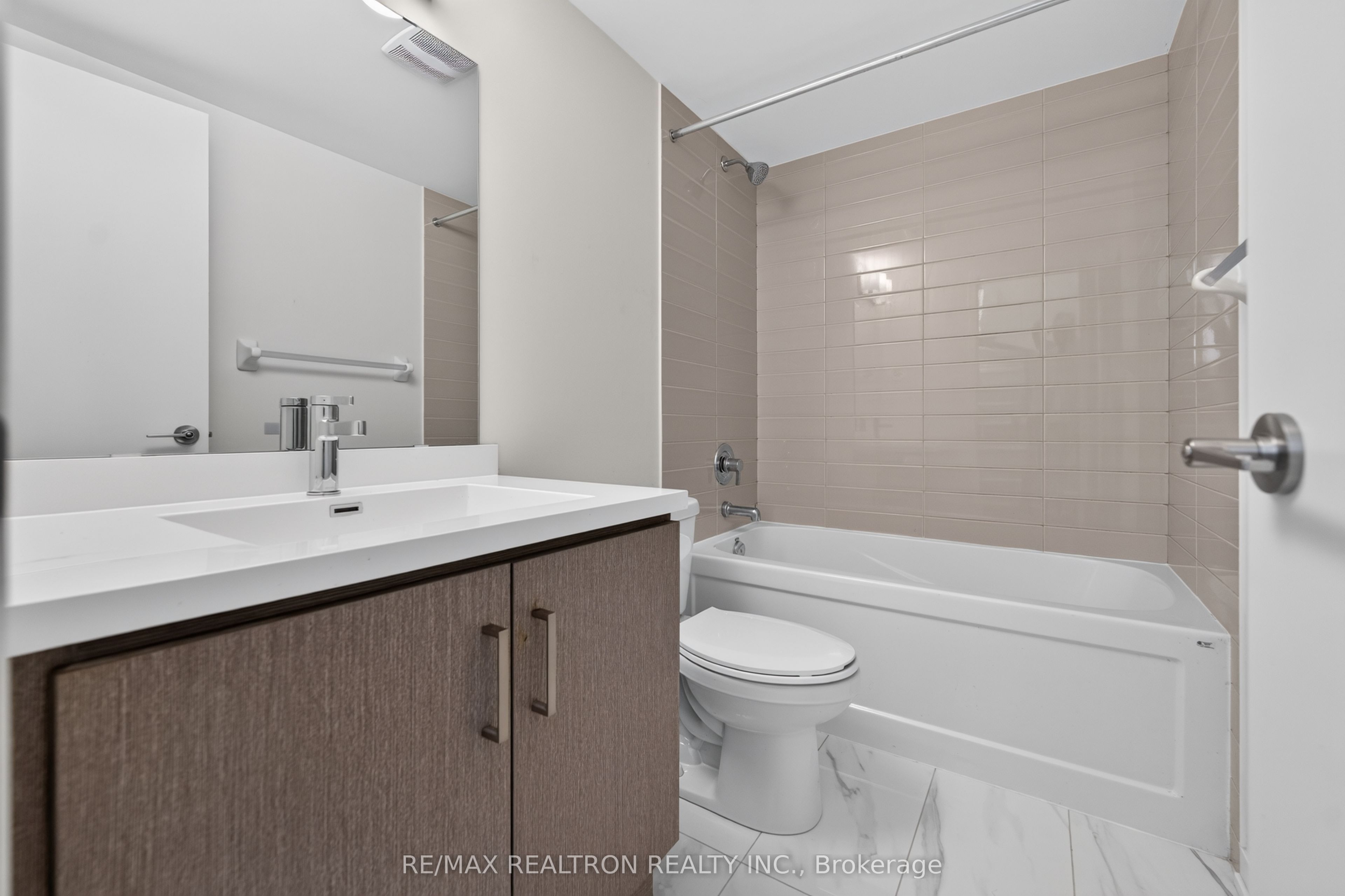 100 Honeycrisp Crescent 343 Property Photo 19
