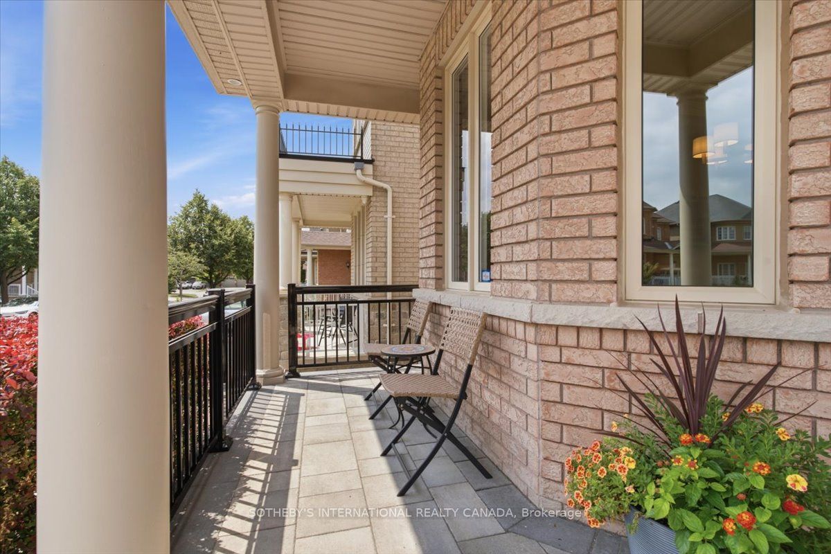 60 Saint James Avenue Property Photo 4