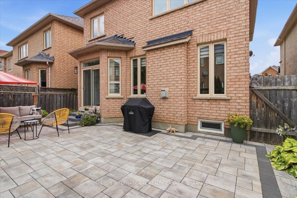 60 Saint James Avenue Property Photo 35