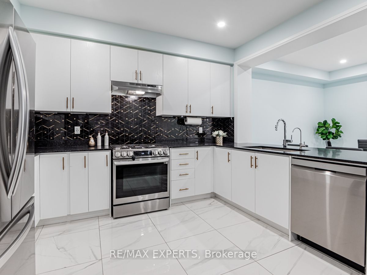 12 Ferragine Crescent Property Photo 11