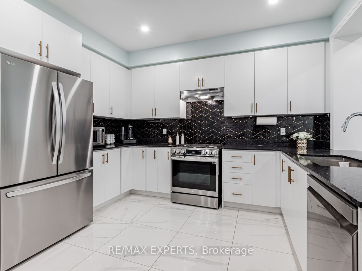 12 Ferragine Crescent Property Photo 12