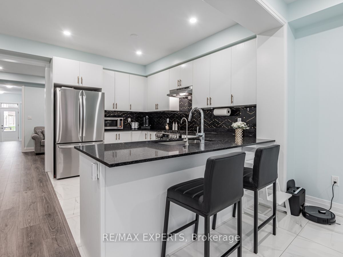12 Ferragine Crescent Property Photo 15
