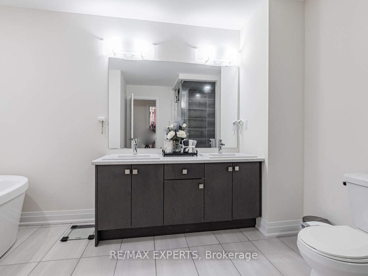 12 Ferragine Crescent Property Photo 21