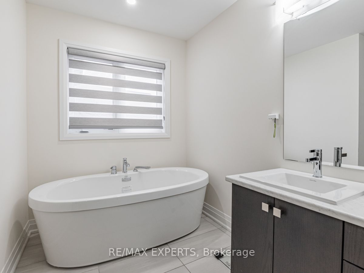 12 Ferragine Crescent Property Photo 22