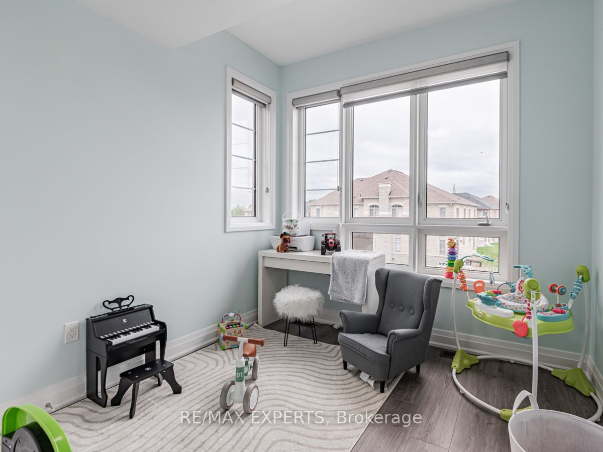 12 Ferragine Crescent Property Photo 28