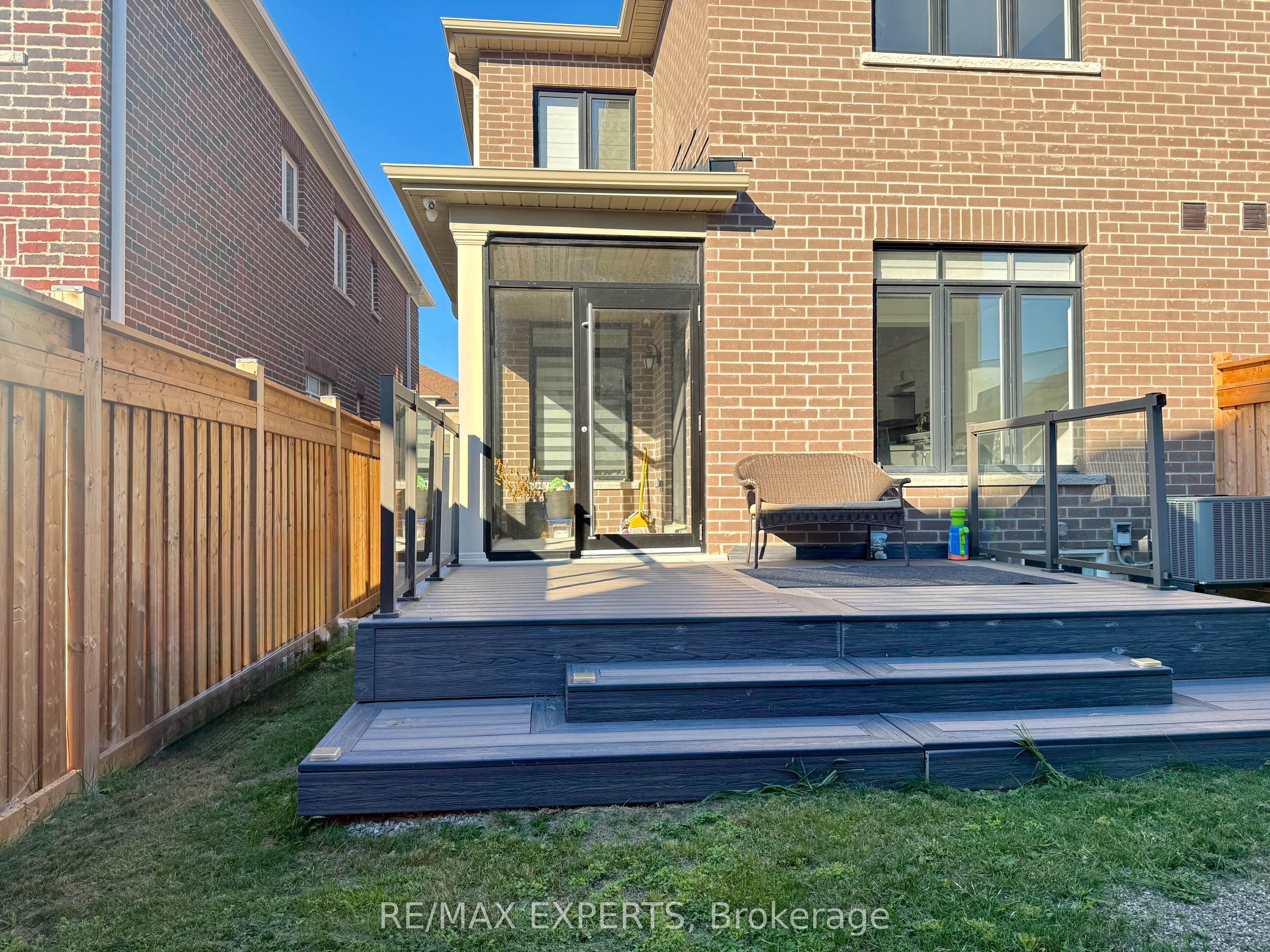 12 Ferragine Crescent Property Photo 31