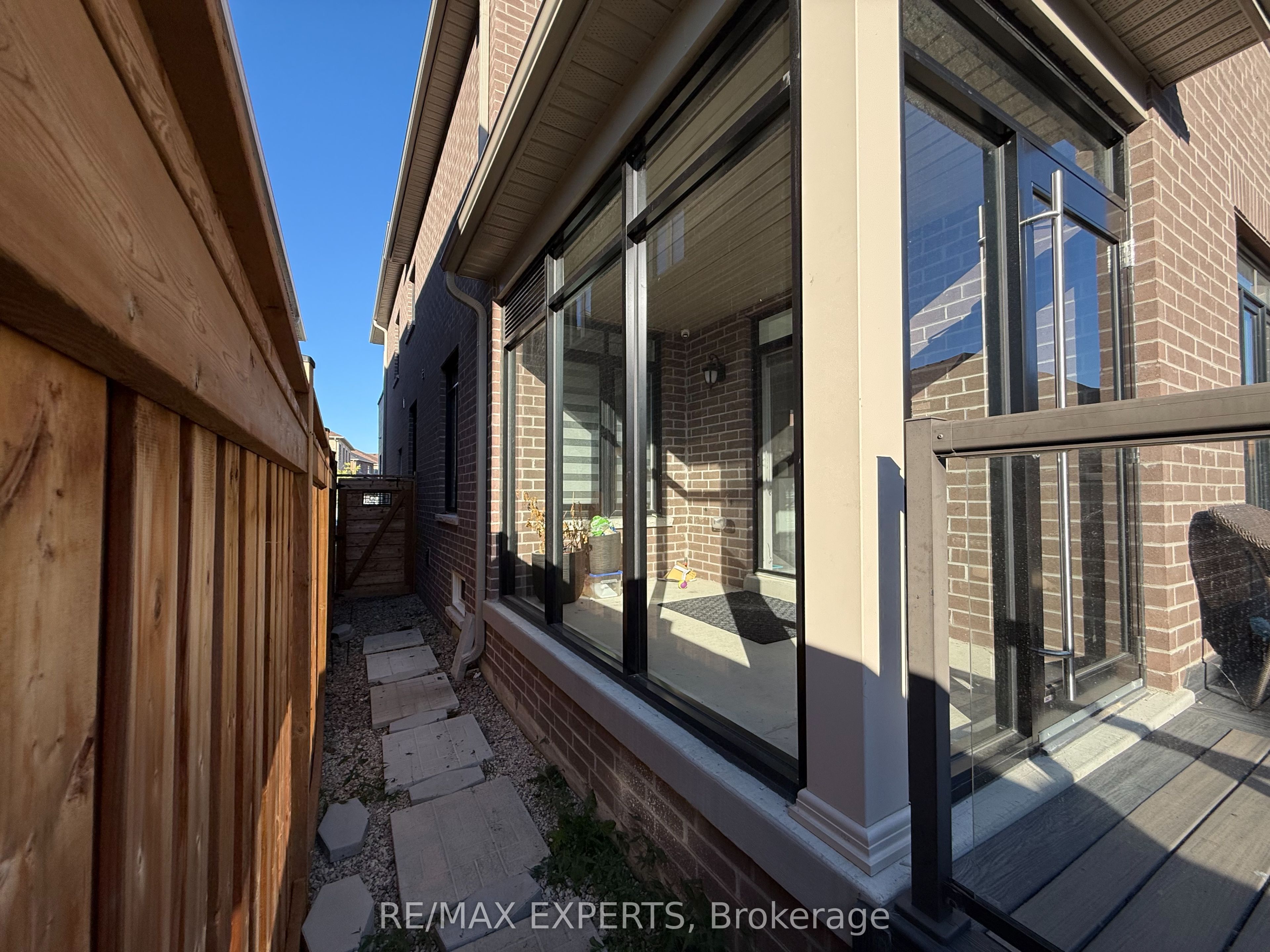 12 Ferragine Crescent Property Photo 32