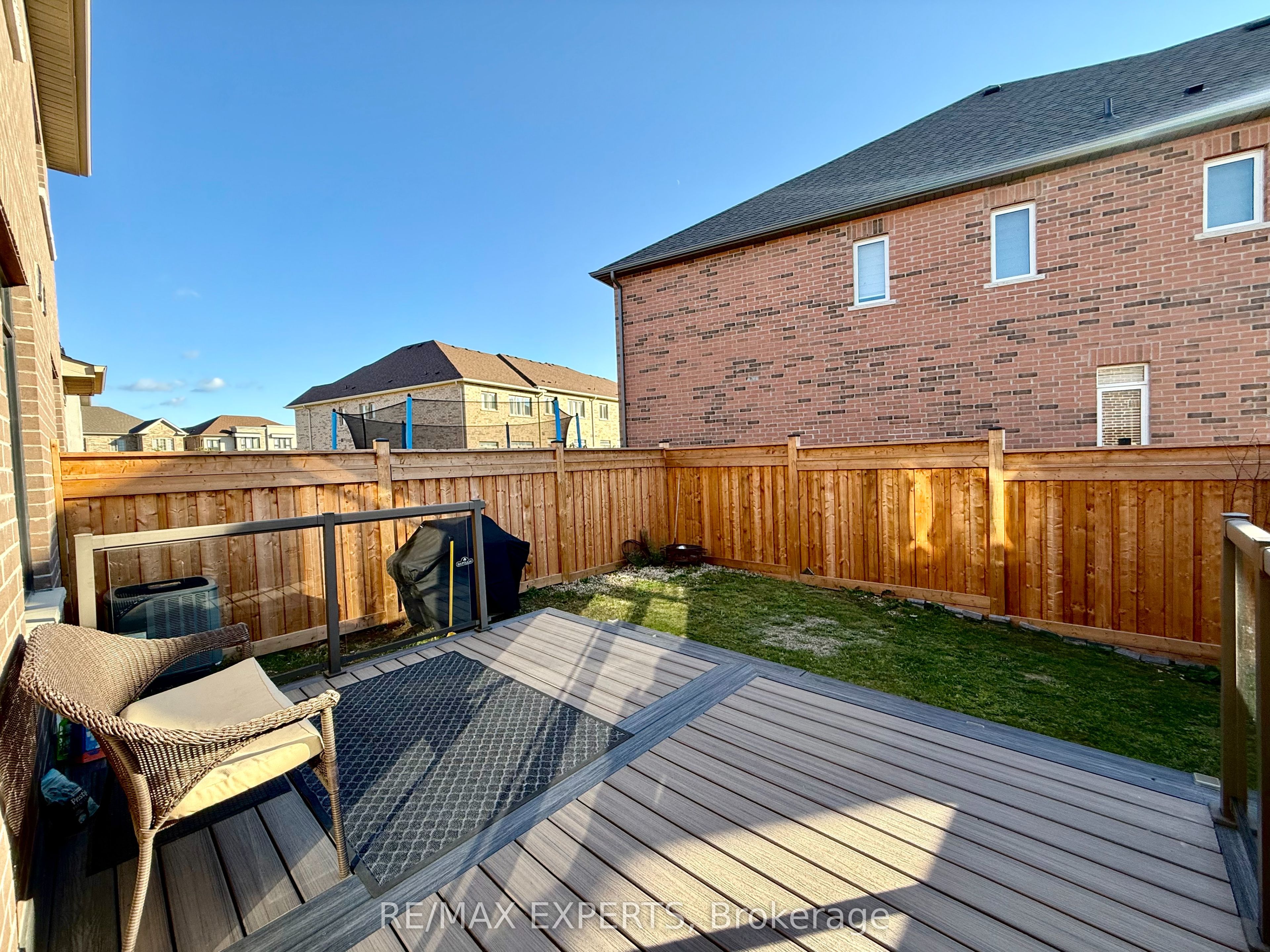 12 Ferragine Crescent Property Photo 35