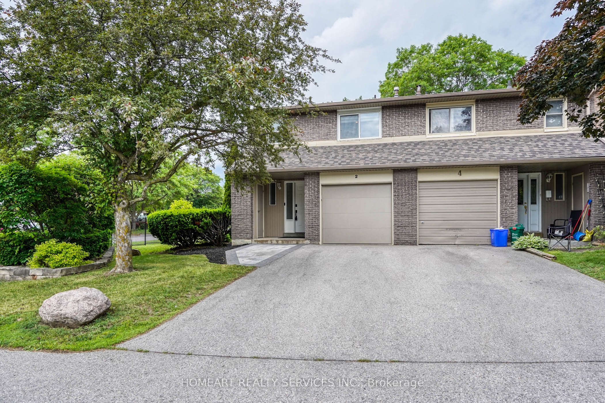 2 Camelot Way Property Photo 1
