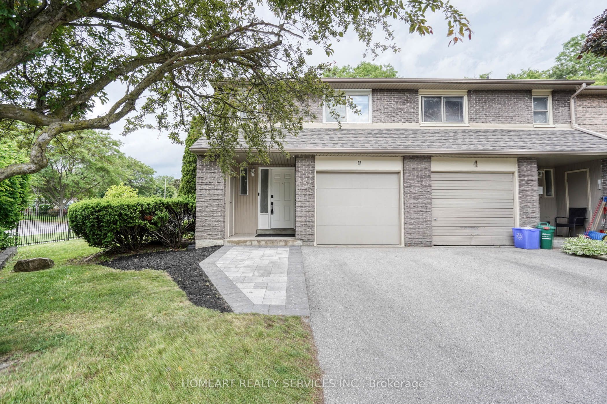 2 Camelot Way Property Photo 2