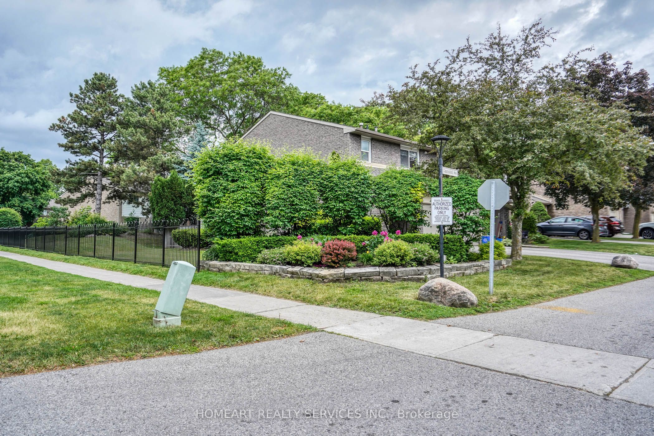 2 Camelot Way Property Photo 3