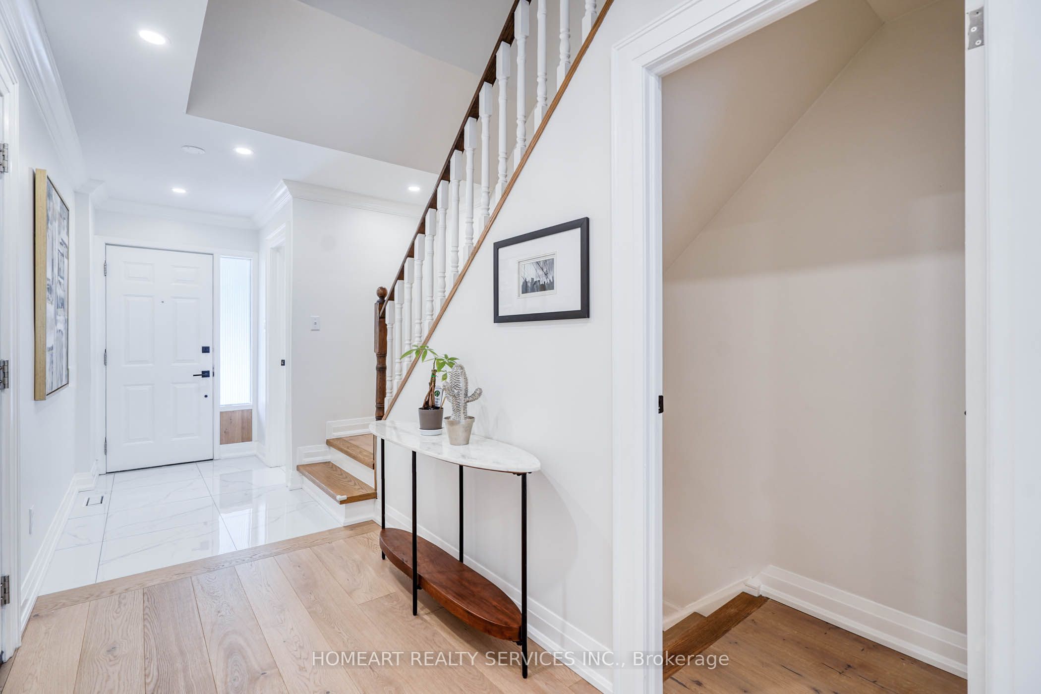 2 Camelot Way Property Photo 6